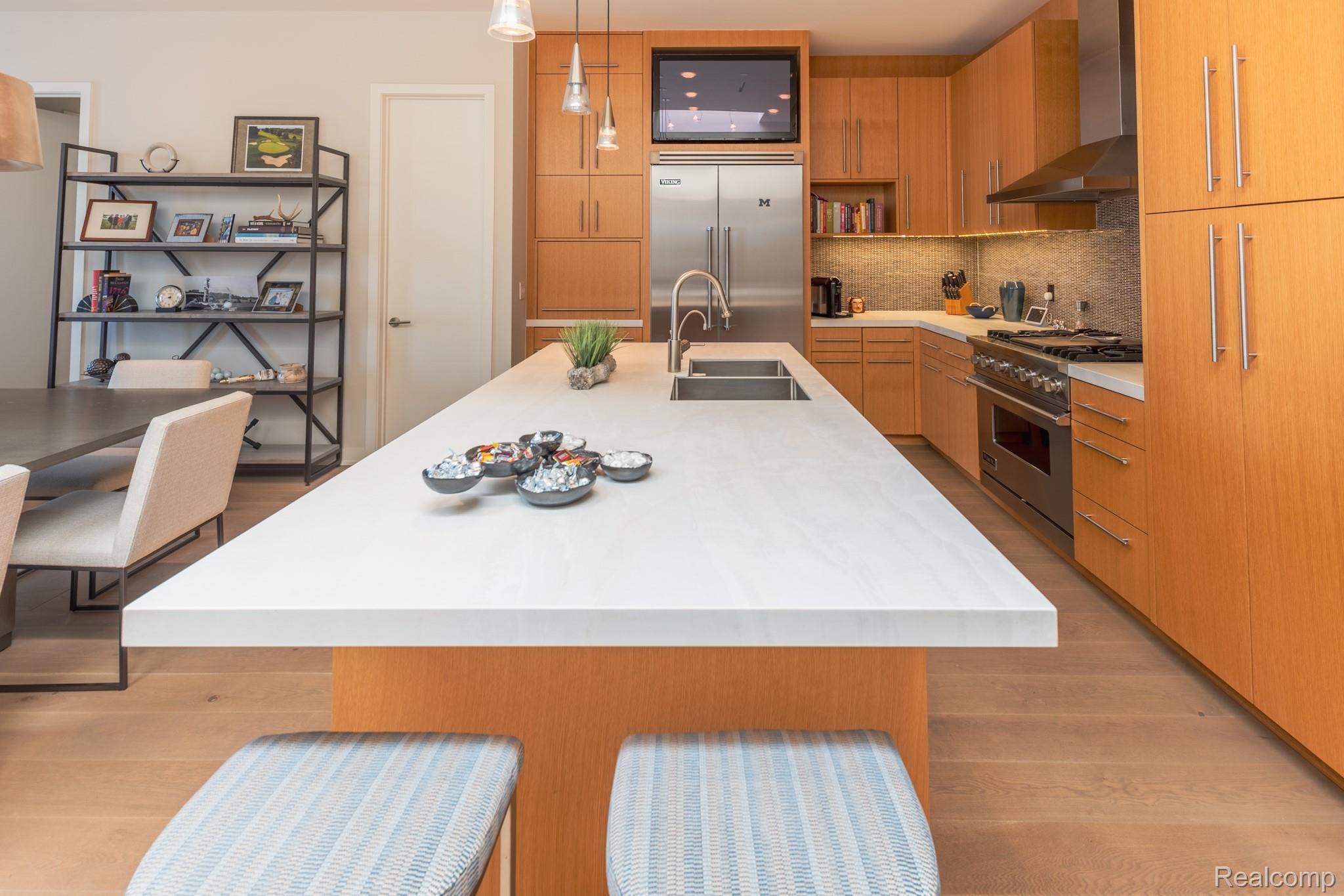 327 N Old Woodward Avenue Unit: 421