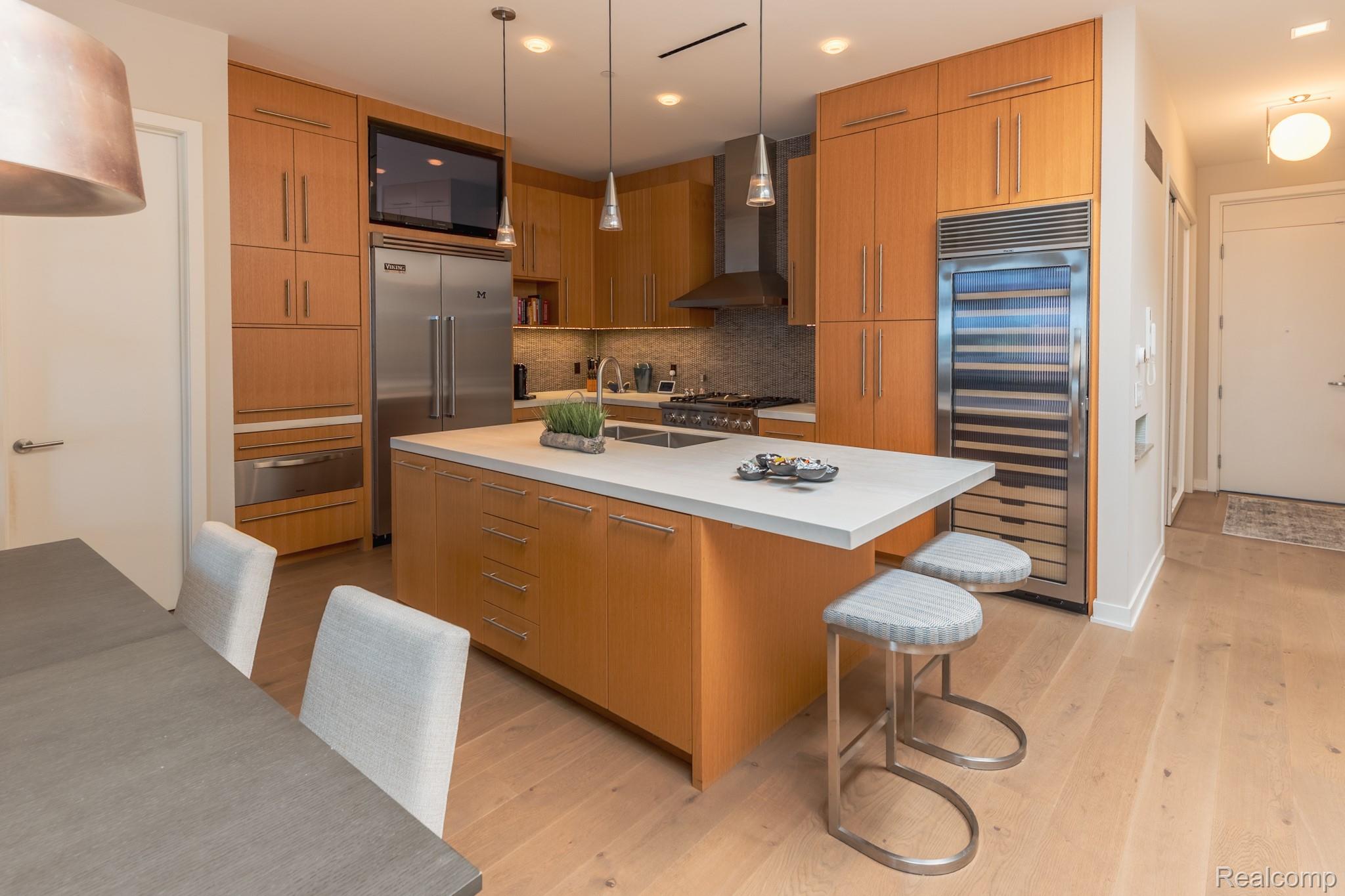 327 N Old Woodward Avenue Unit: 421