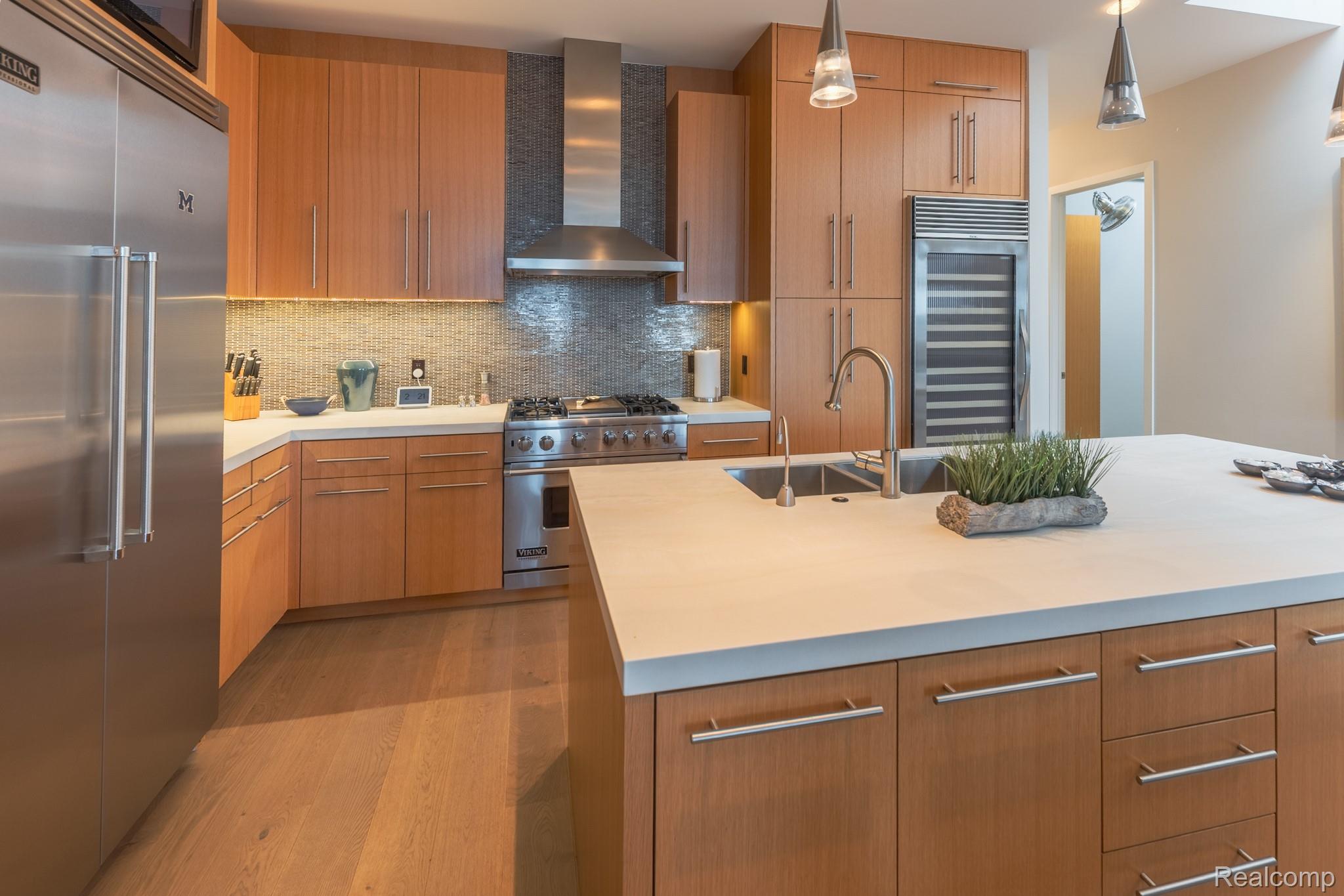 327 N Old Woodward Avenue Unit: 421