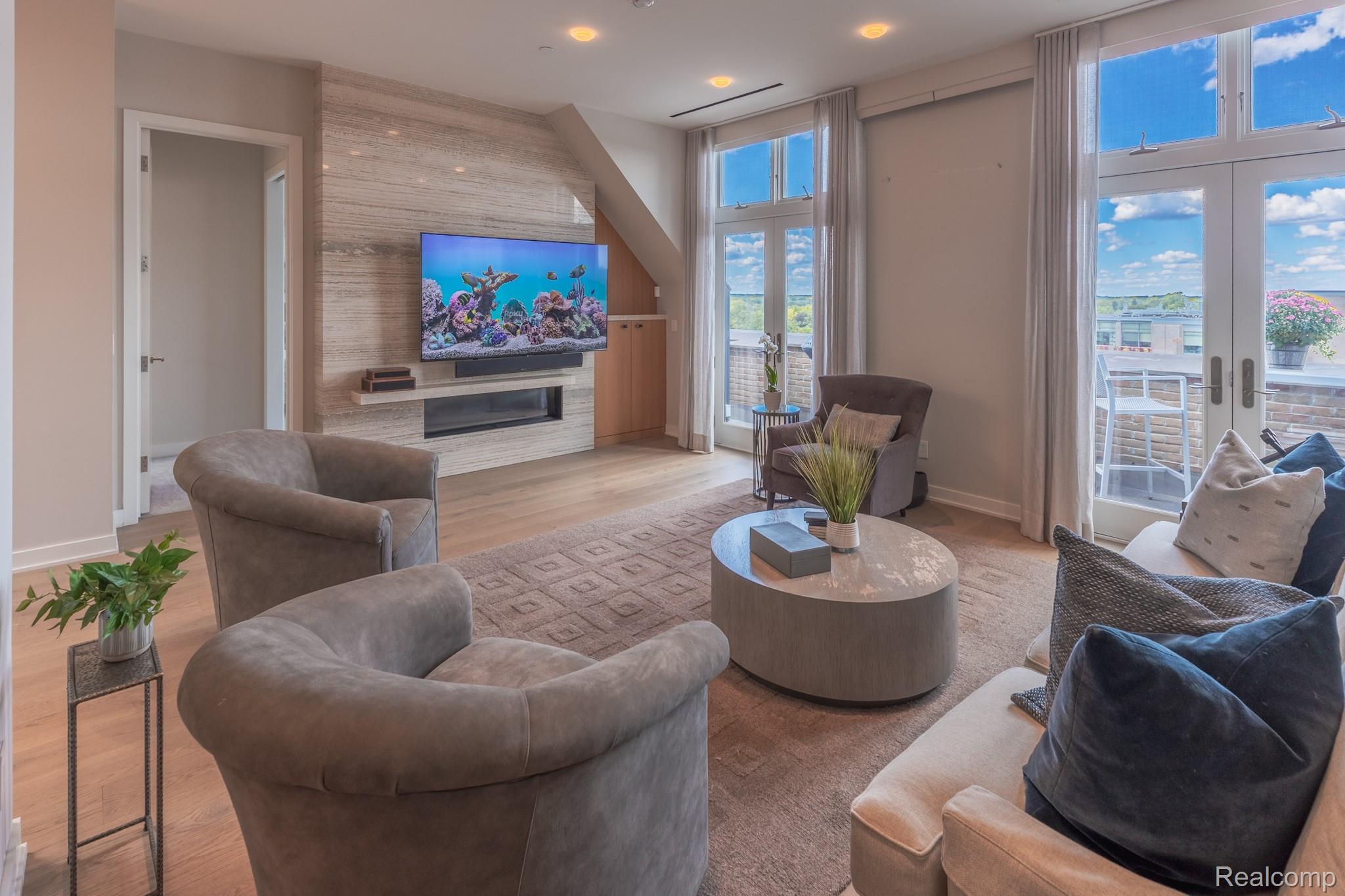 327 N Old Woodward Avenue Unit: 421