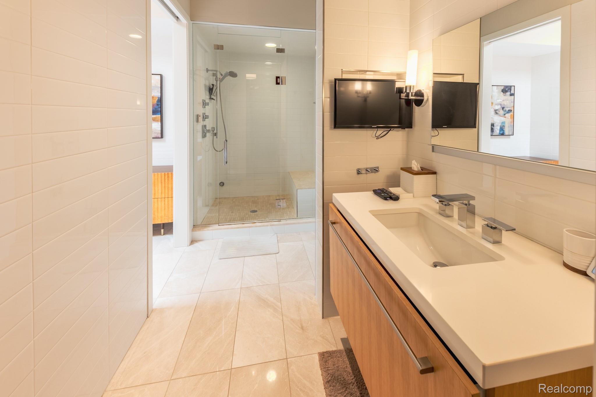 327 N Old Woodward Avenue Unit: 421