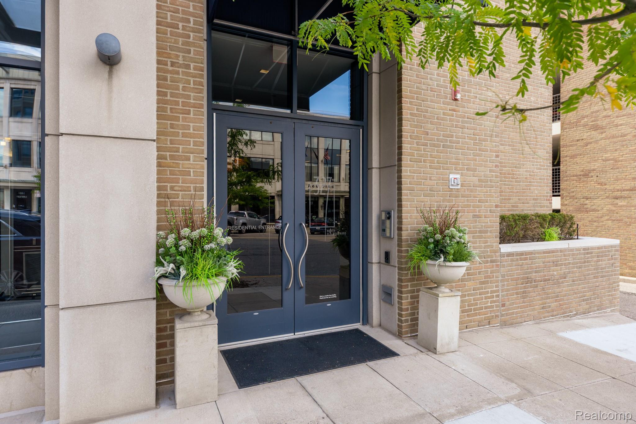 327 N Old Woodward Avenue Unit: 421