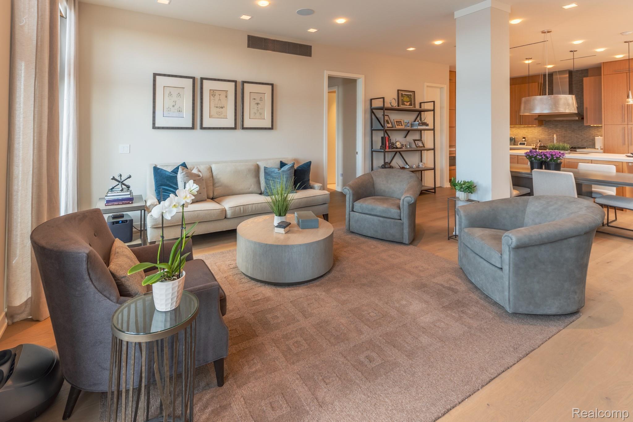 327 N Old Woodward Avenue Unit: 421