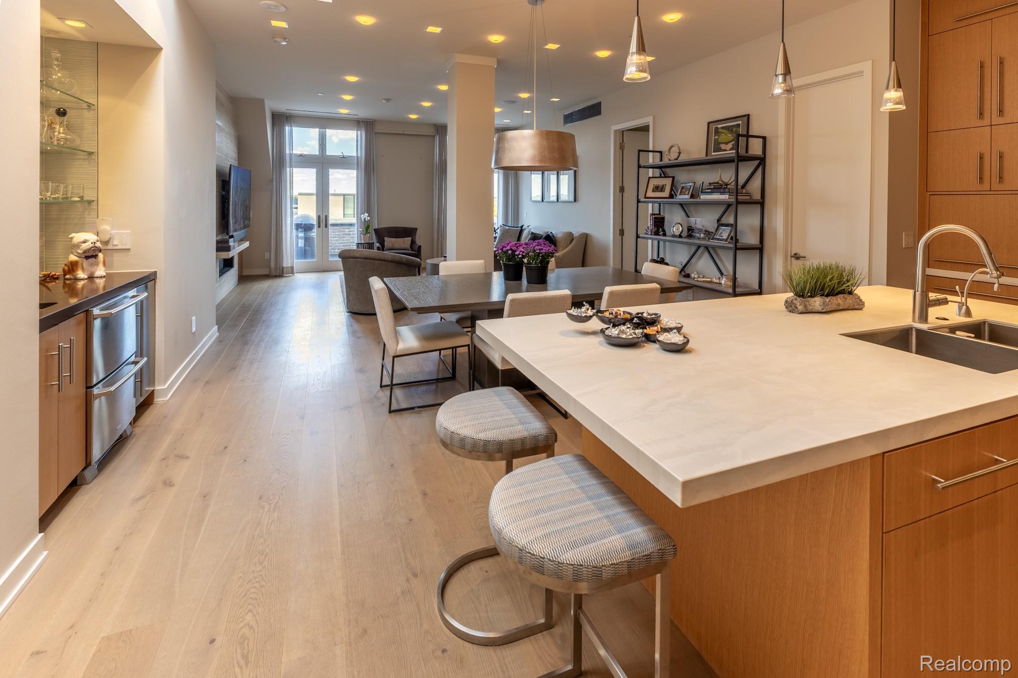 327 N Old Woodward Avenue Unit: 421