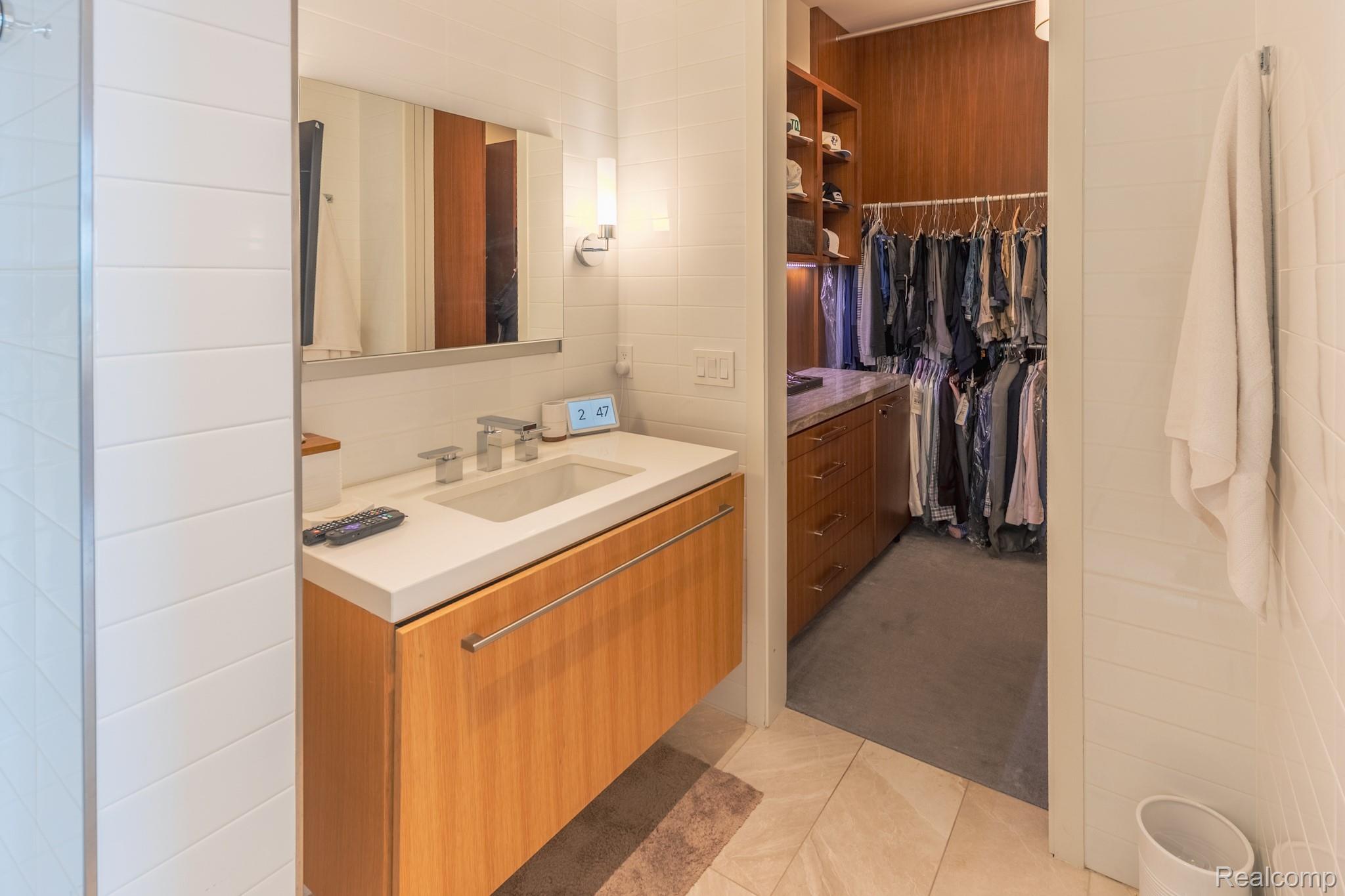 327 N Old Woodward Avenue Unit: 421