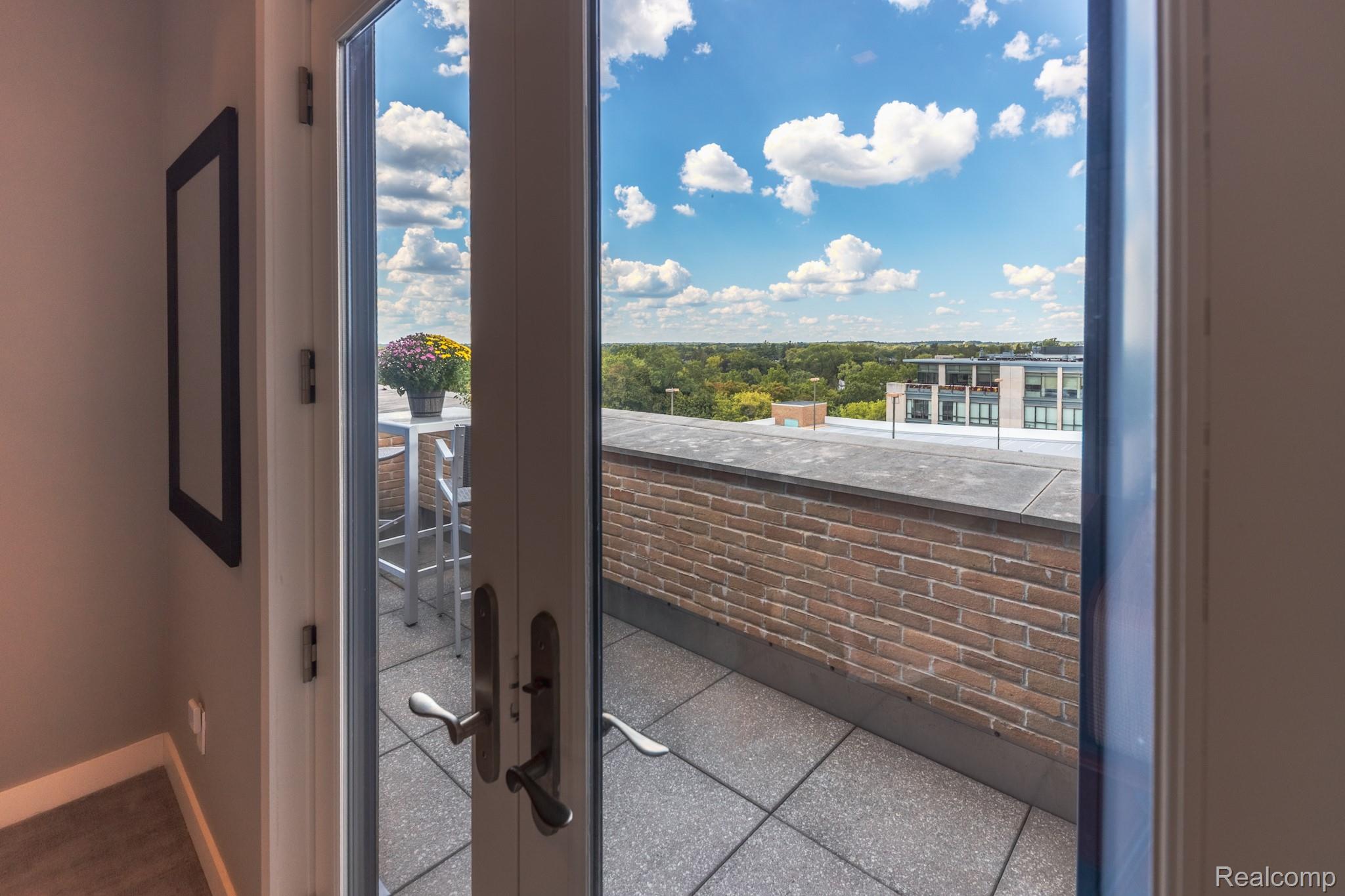 327 N Old Woodward Avenue Unit: 421