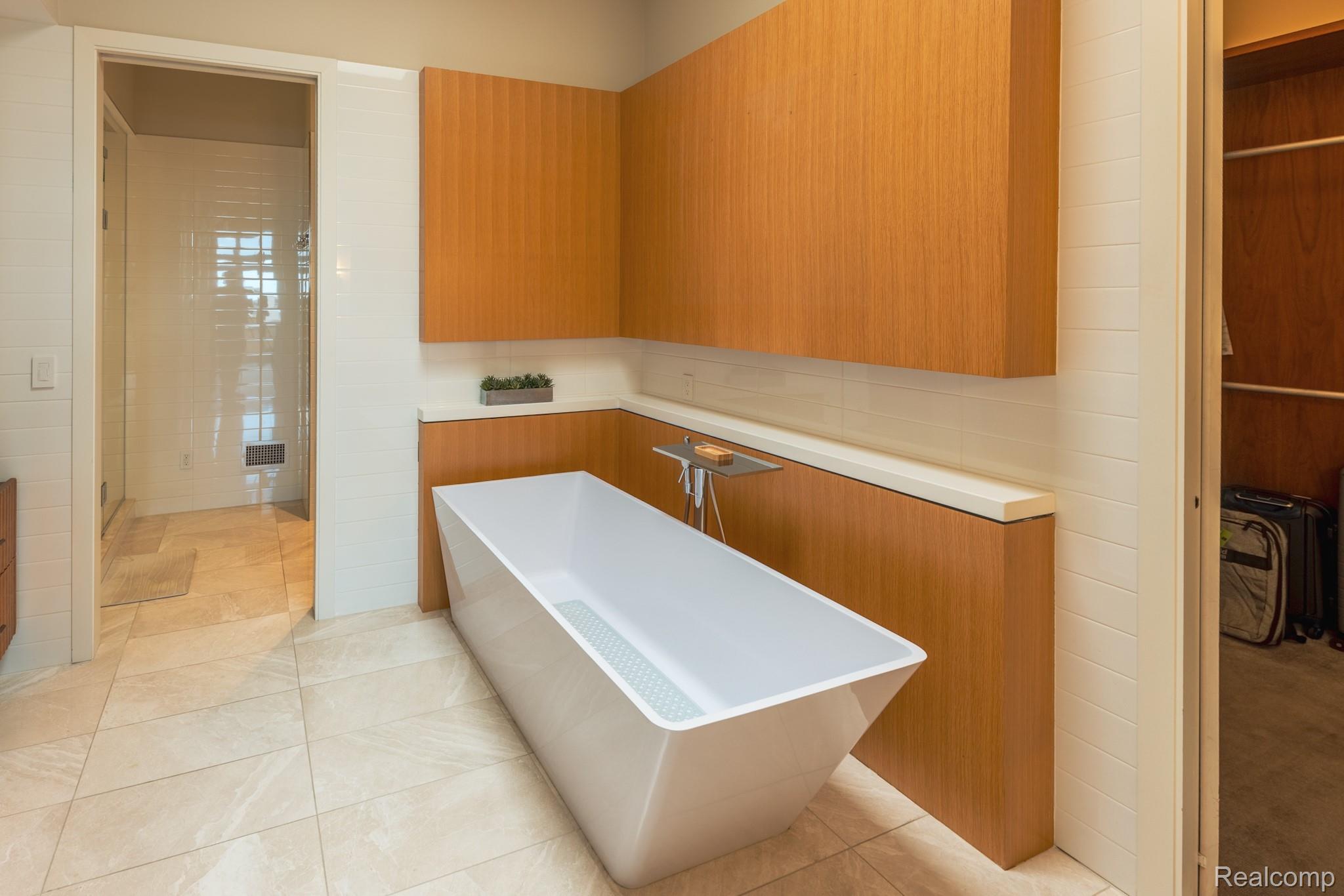 327 N Old Woodward Avenue Unit: 421