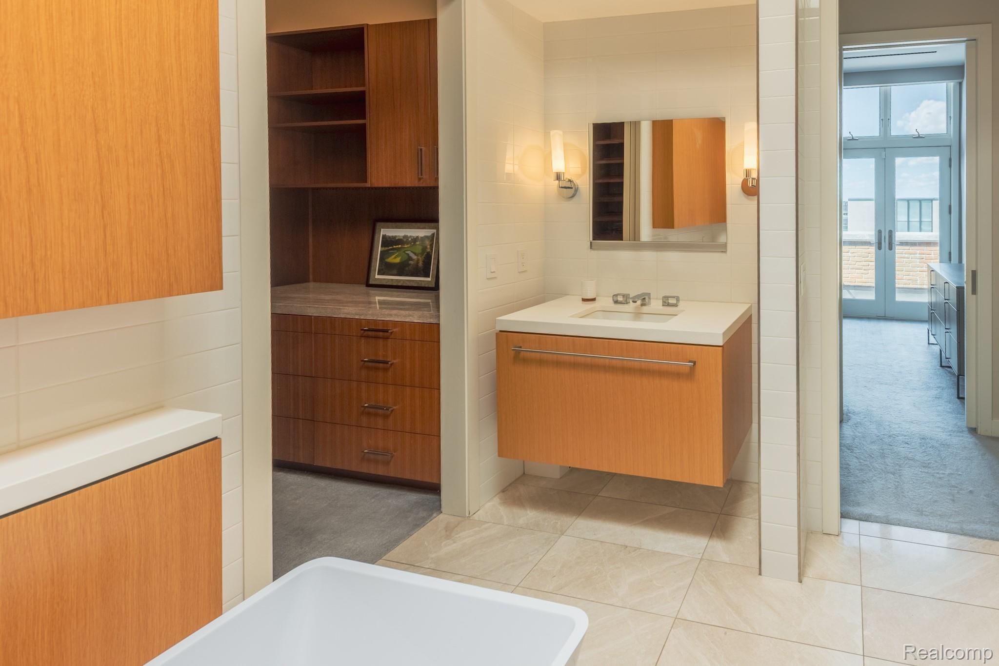 327 N Old Woodward Avenue Unit: 421