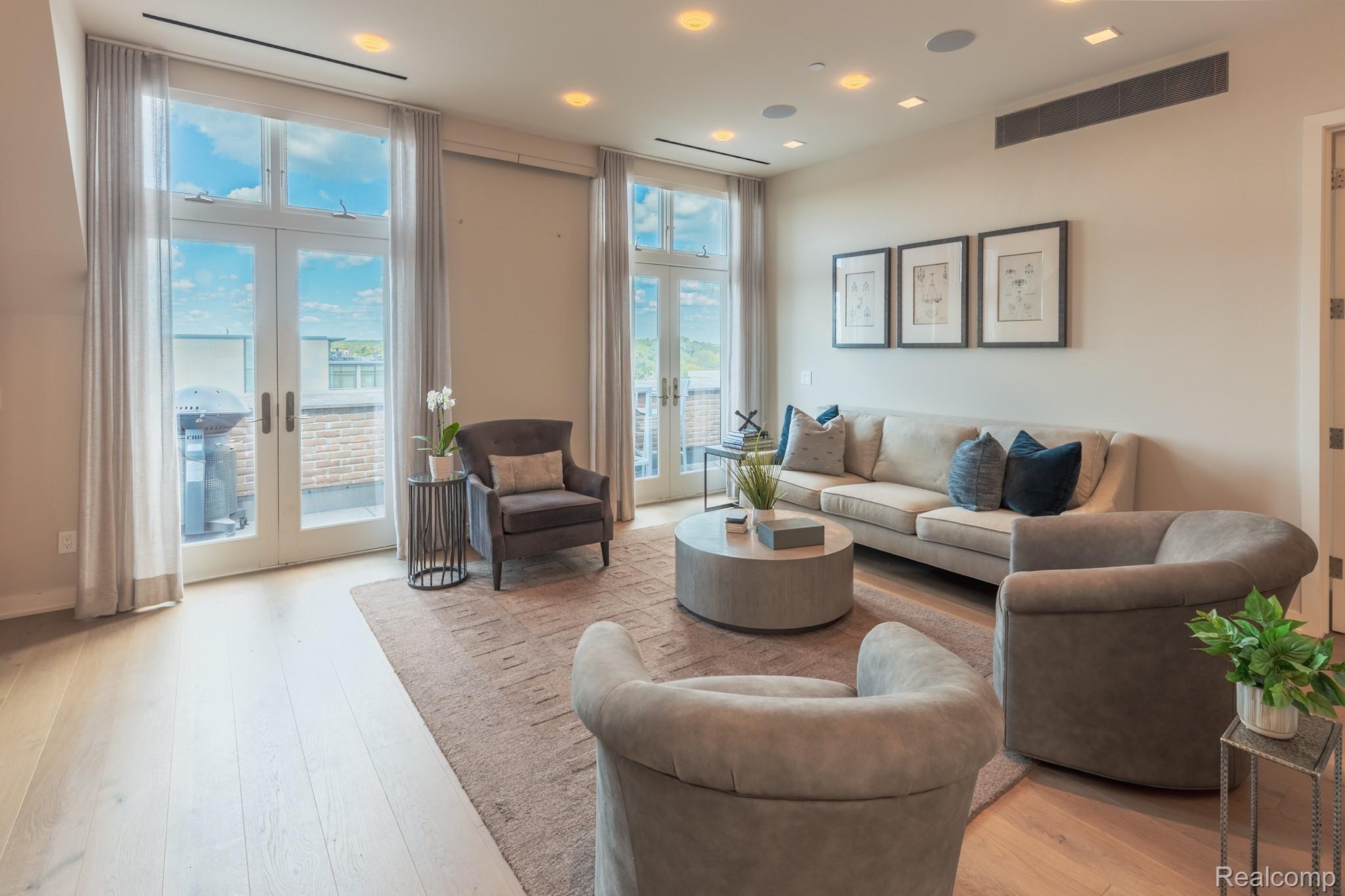327 N Old Woodward Avenue Unit: 421