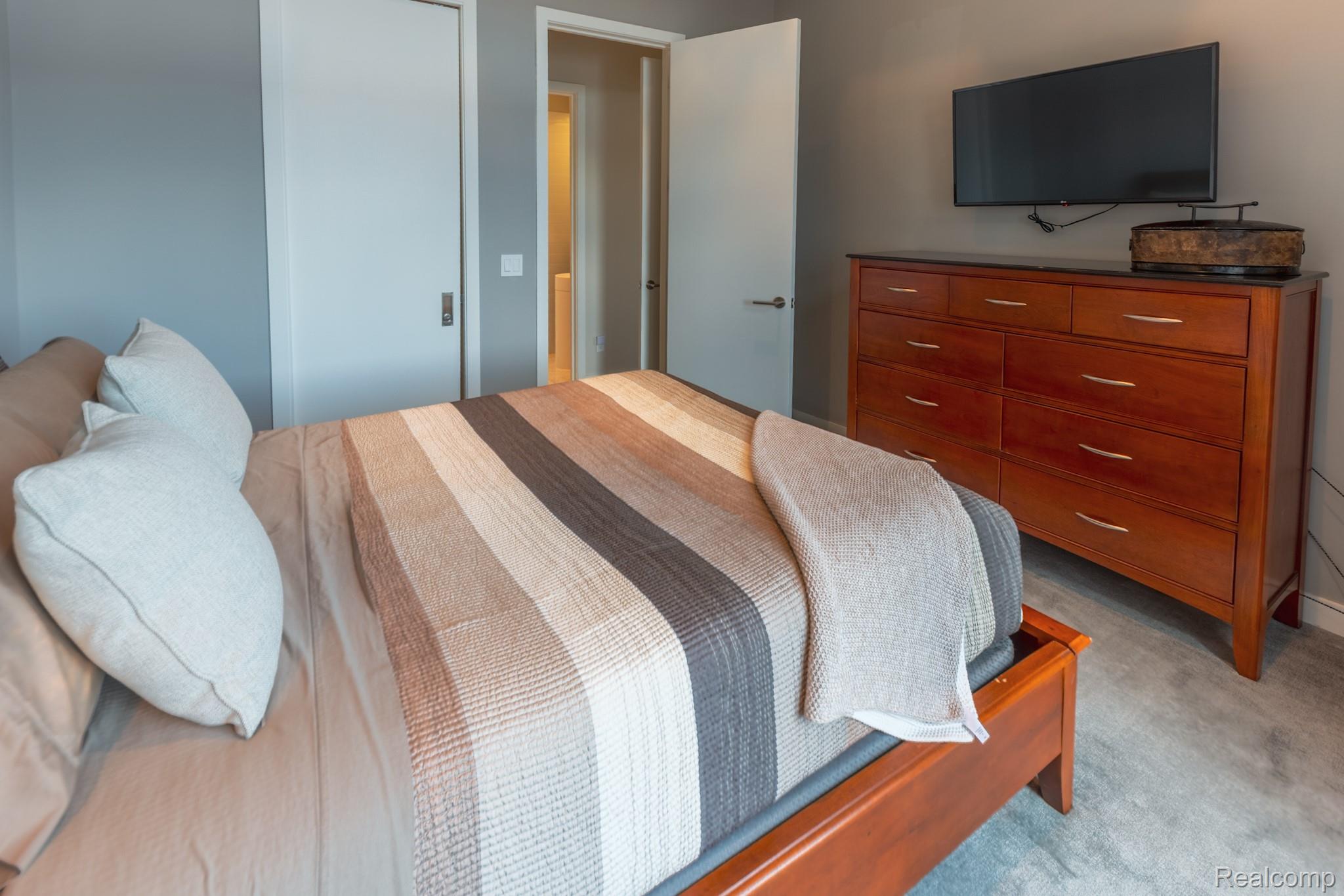 327 N Old Woodward Avenue Unit: 421