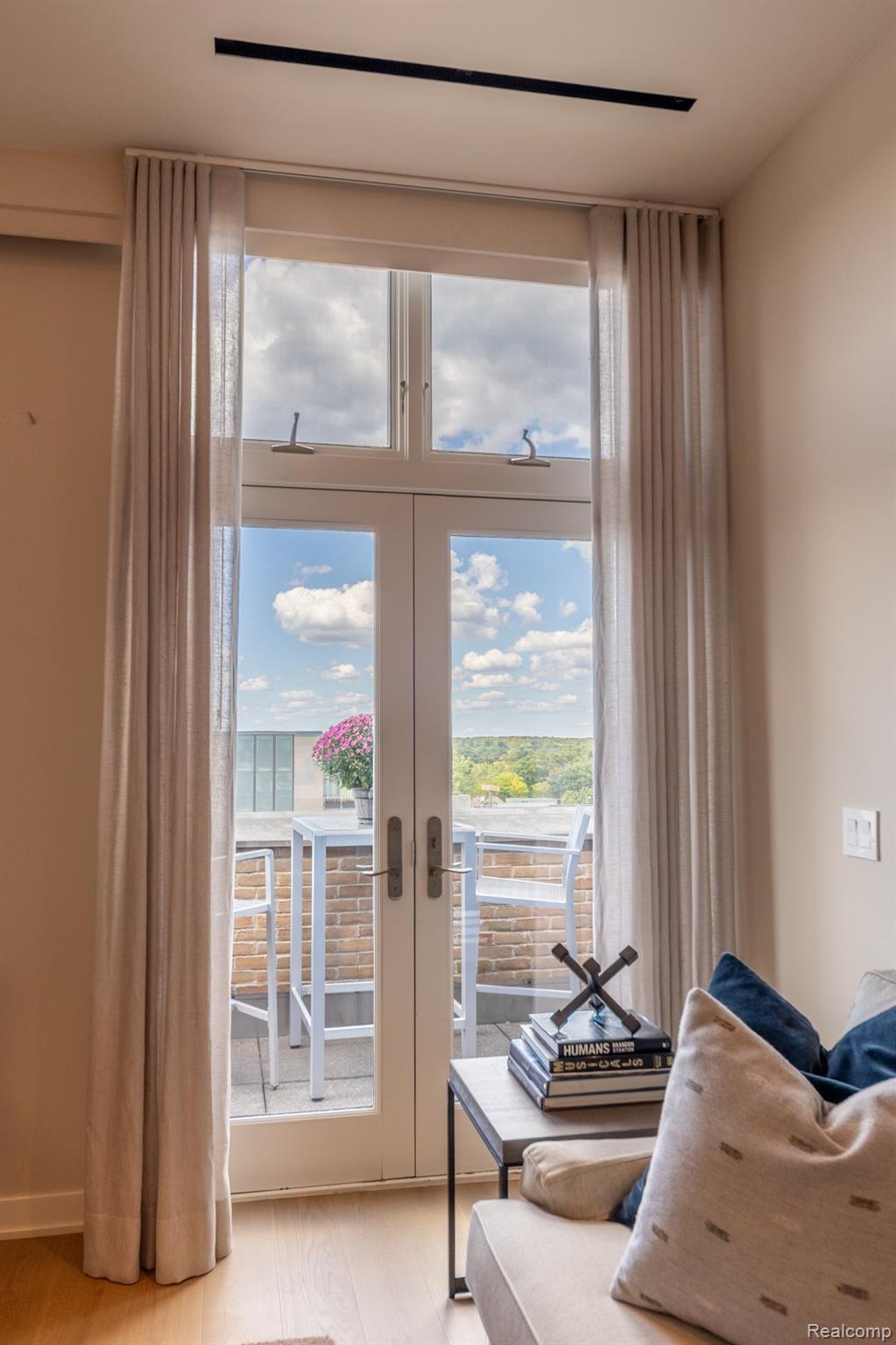 327 N Old Woodward Avenue Unit: 421