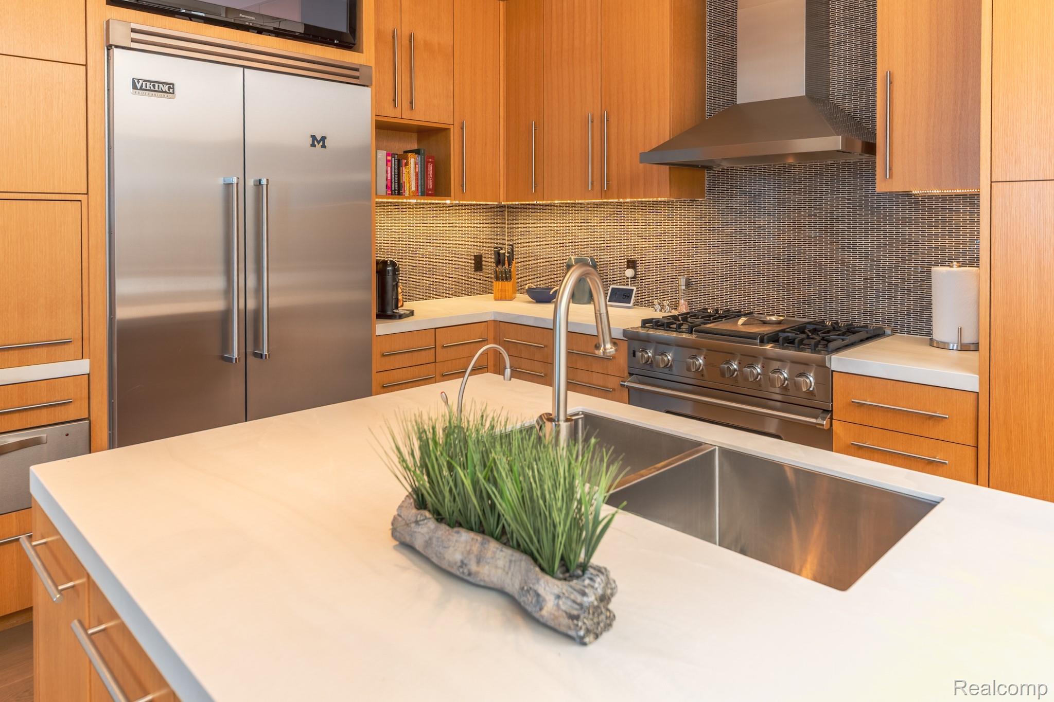 327 N Old Woodward Avenue Unit: 421