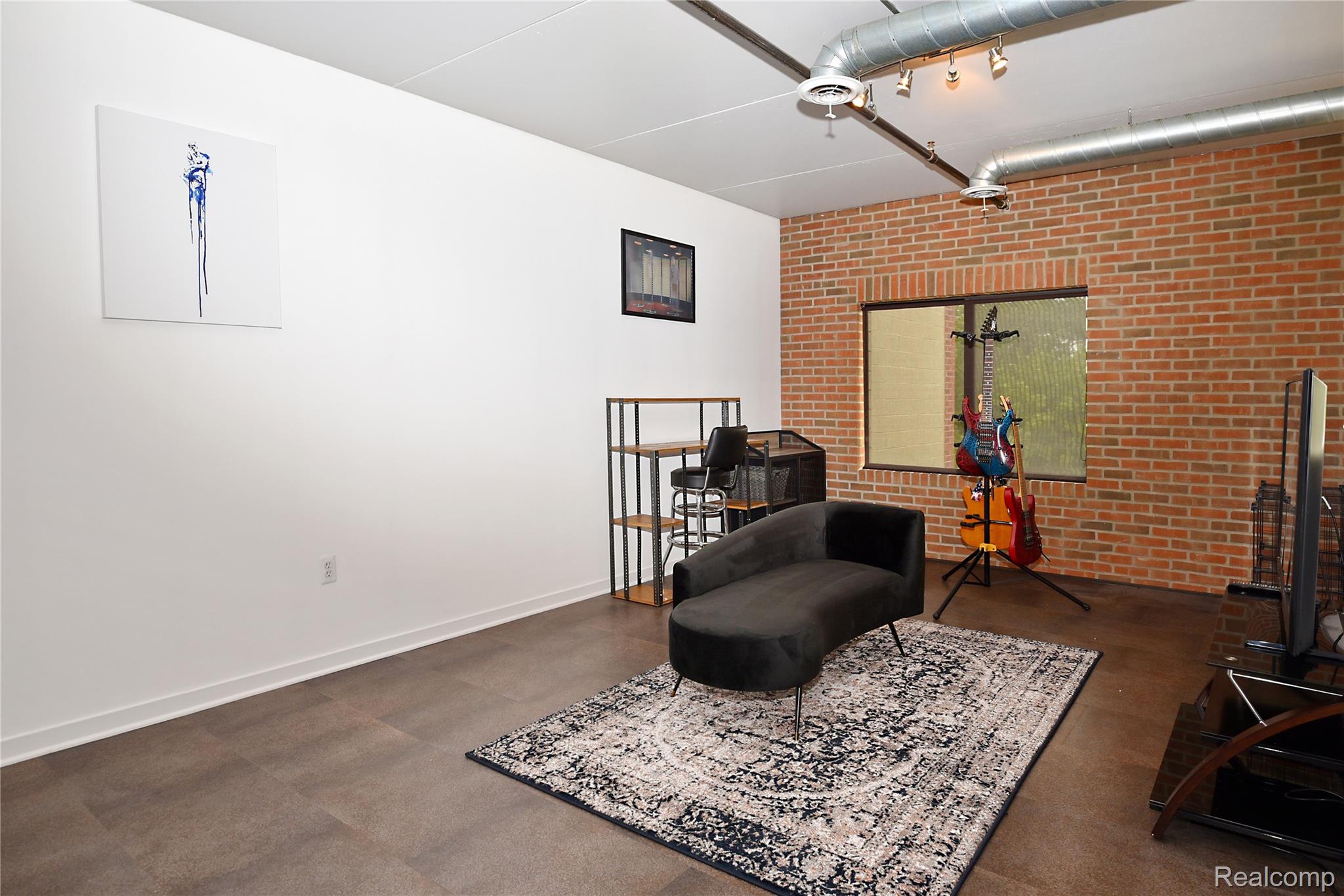 610 S TROY Street Unit: 202