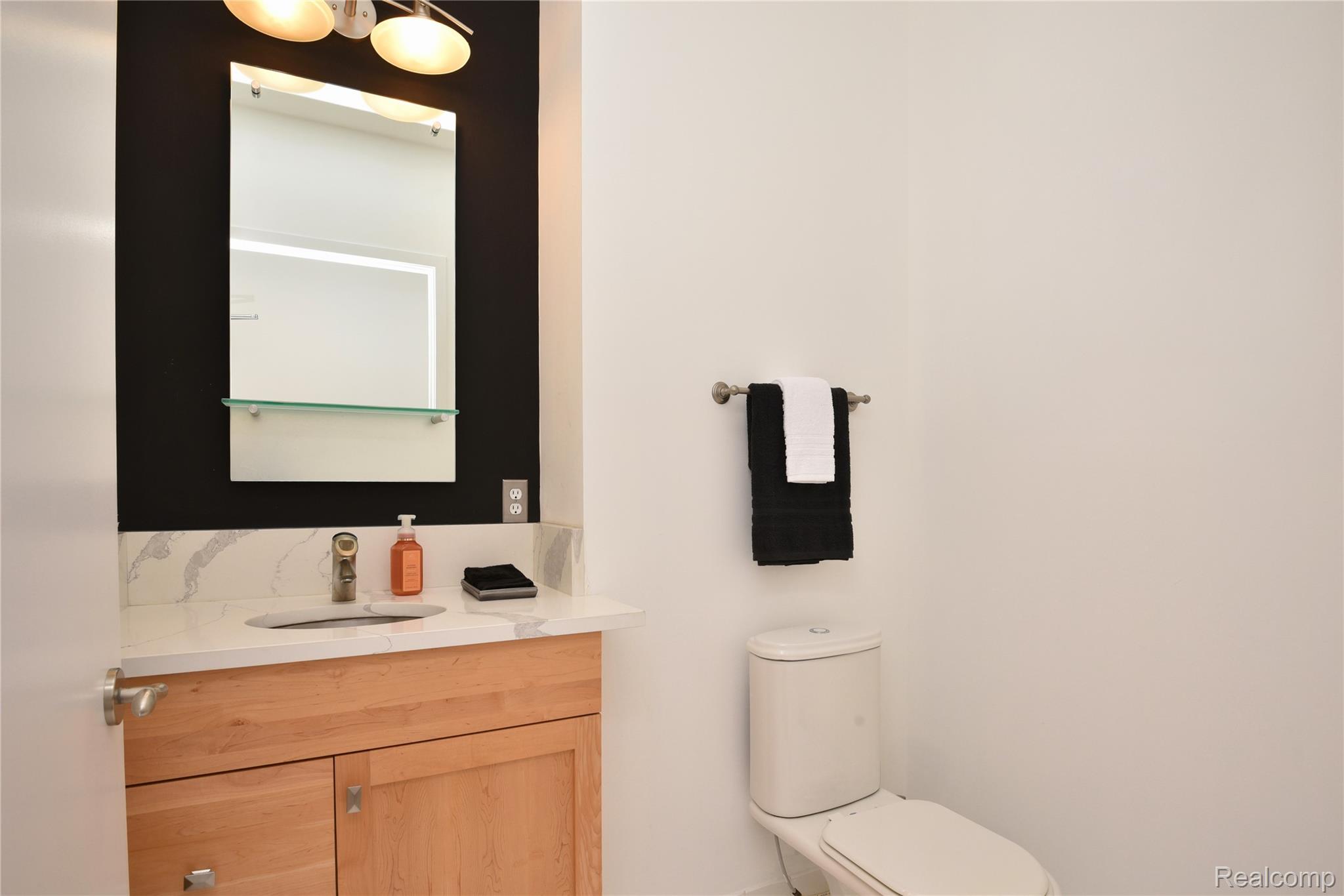 610 S TROY Street Unit: 202