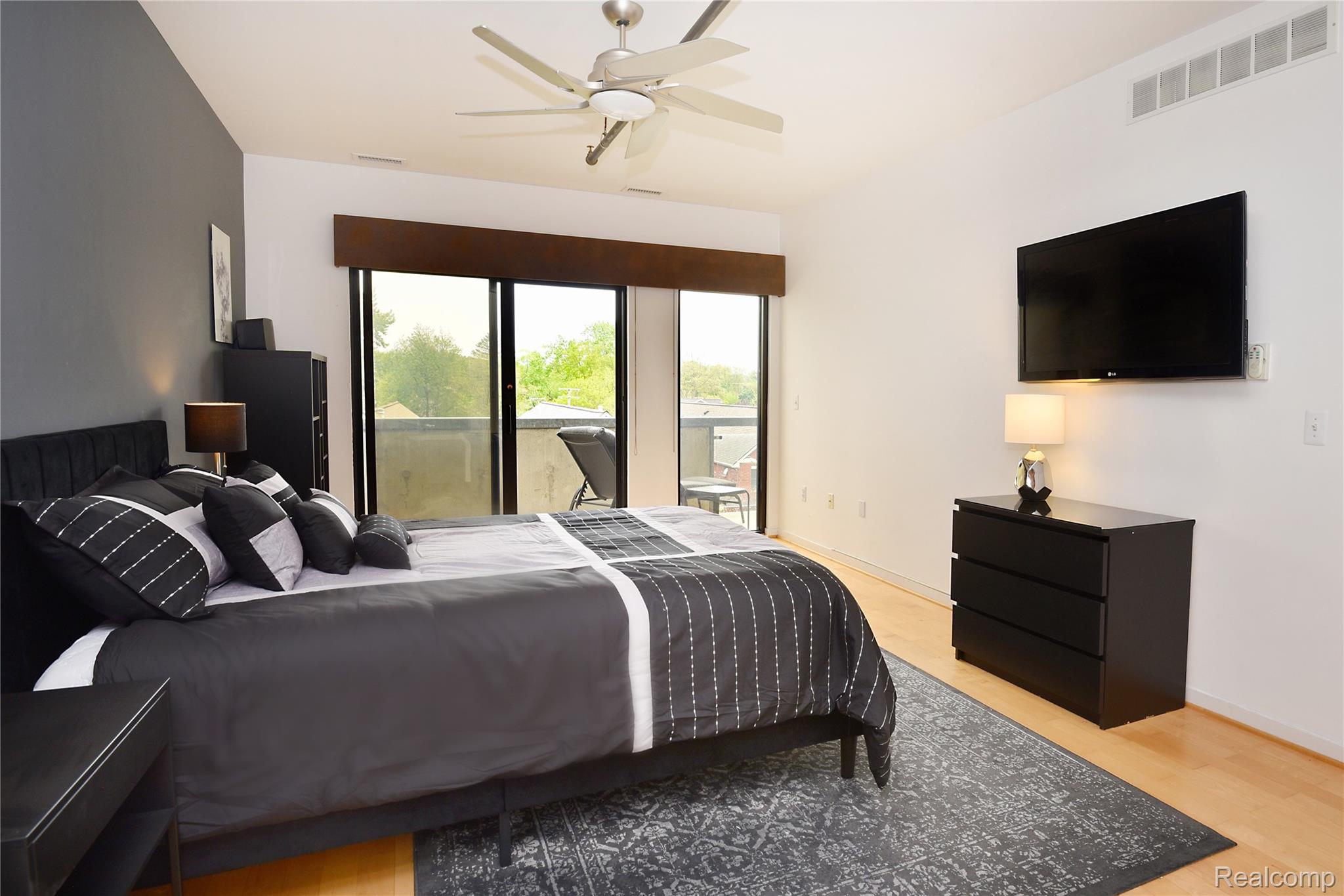 610 S TROY Street Unit: 202
