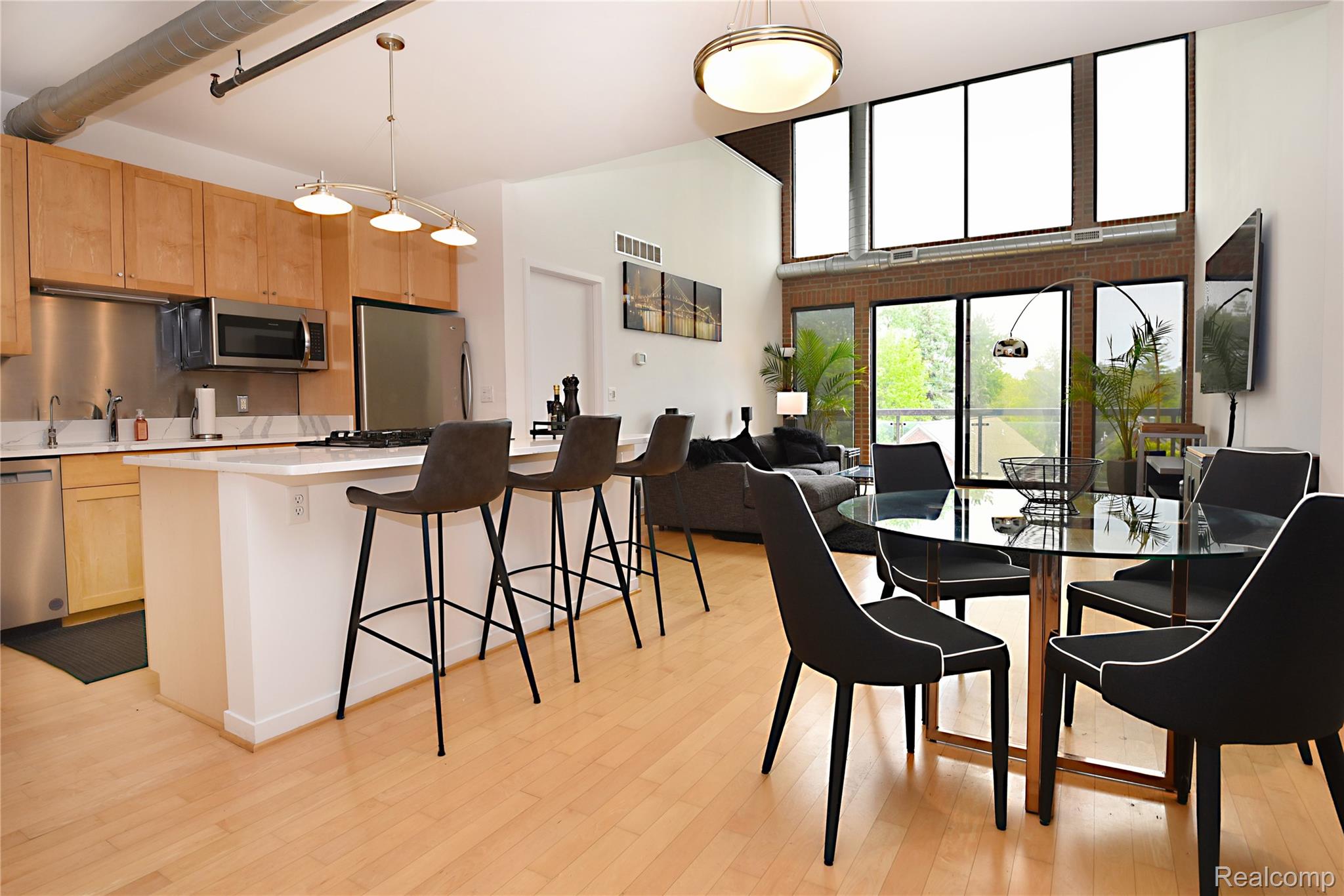 610 S TROY Street Unit: 202