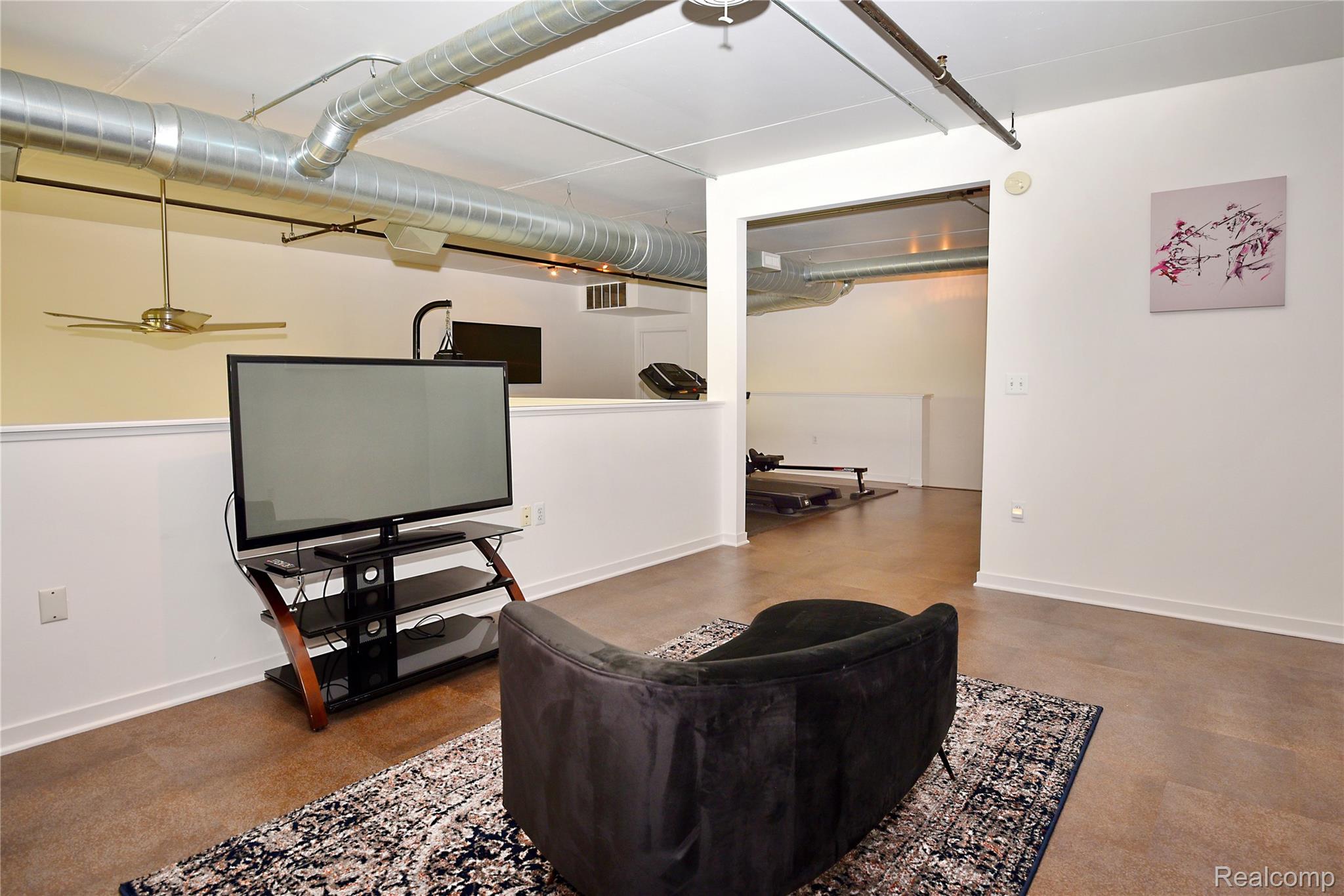 610 S TROY Street Unit: 202