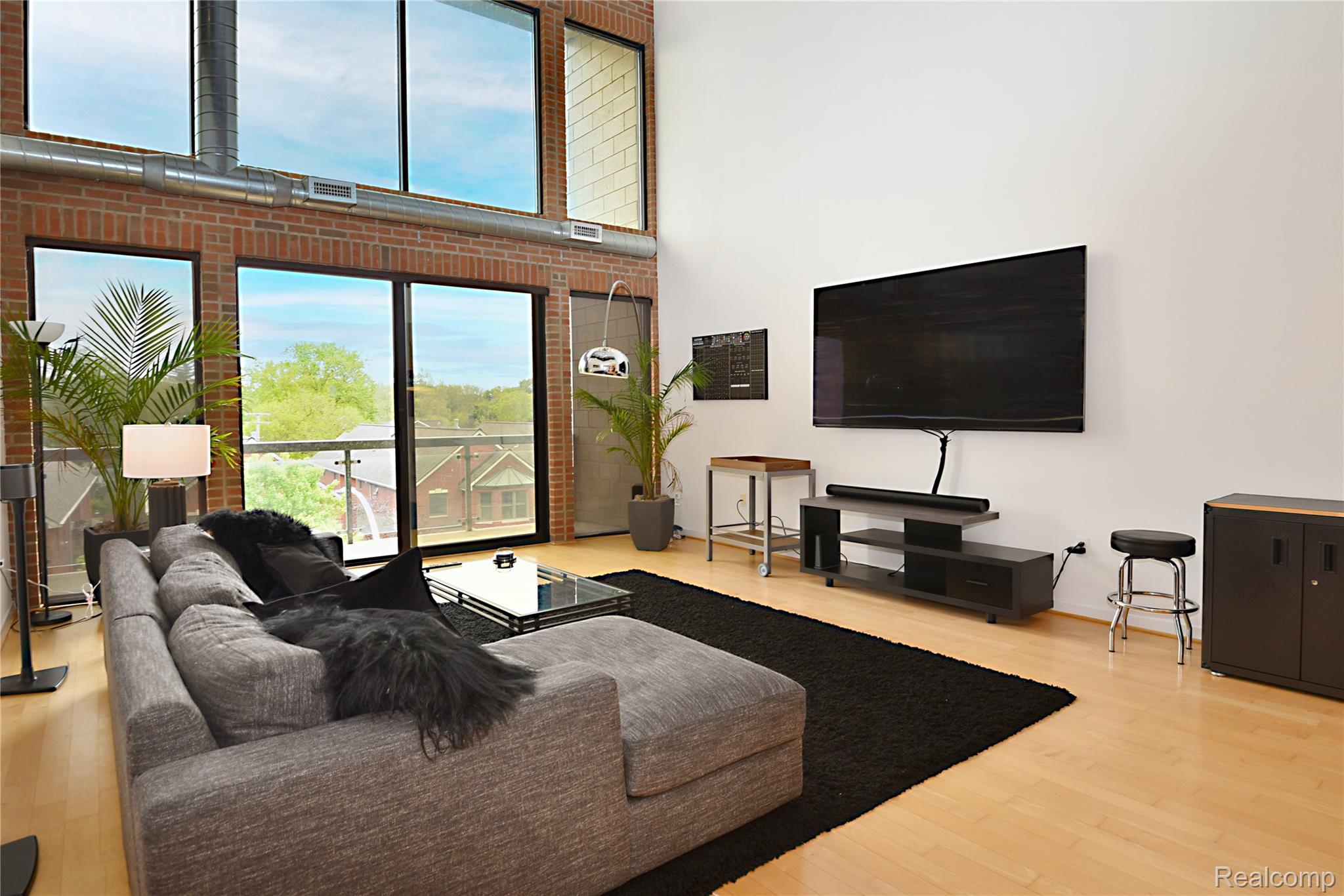 610 S TROY Street Unit: 202