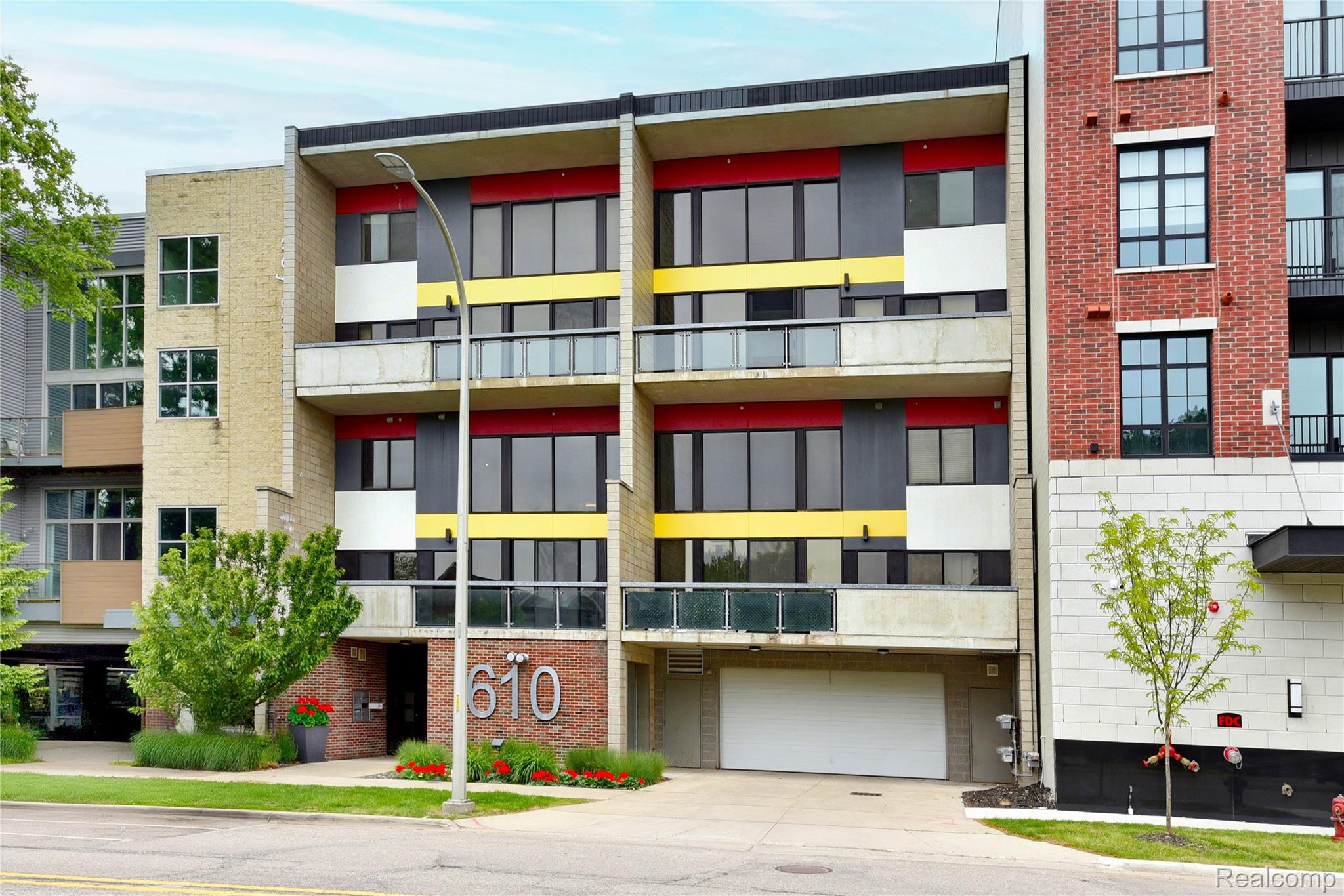 610 S TROY Street Unit: 202