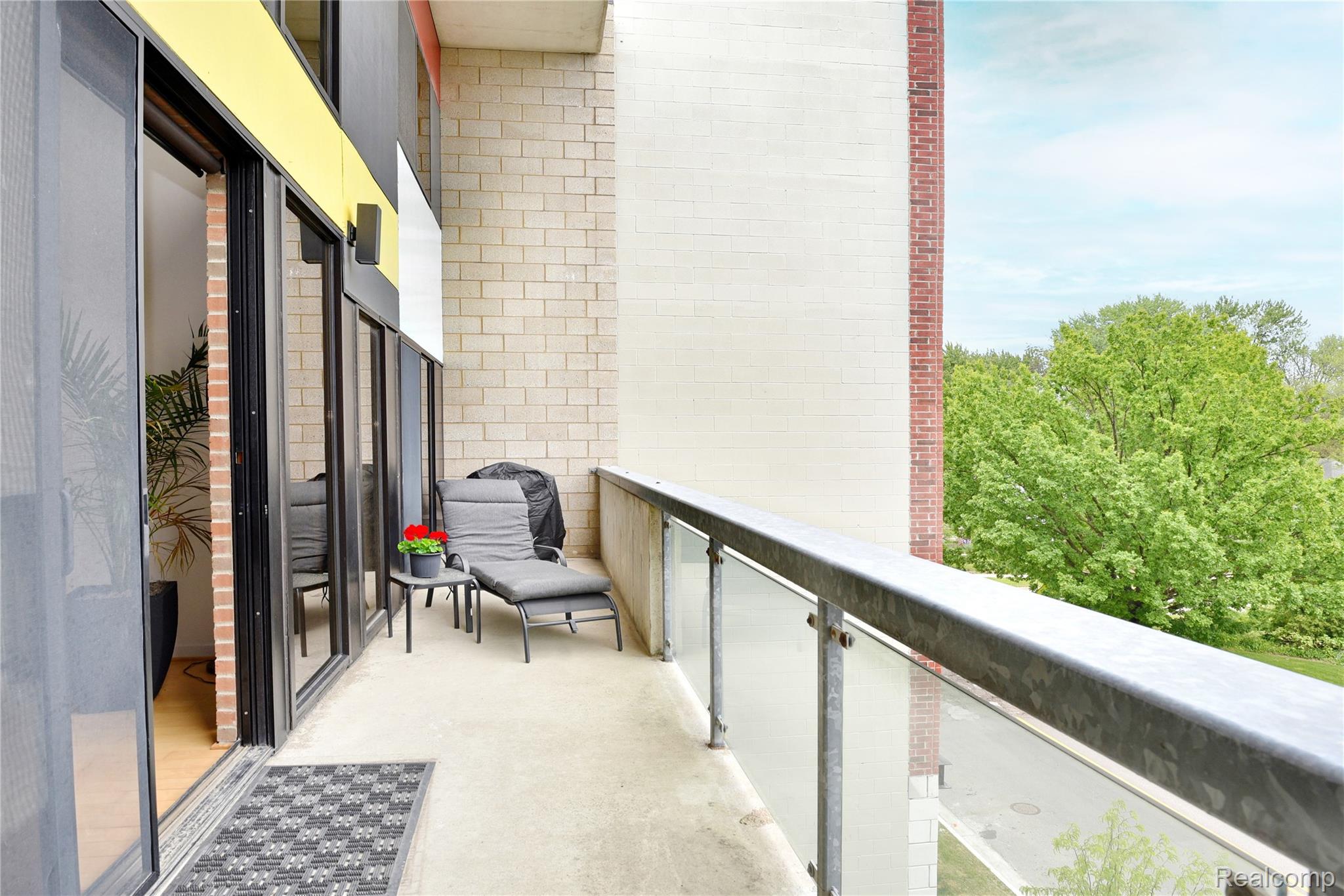 610 S TROY Street Unit: 202
