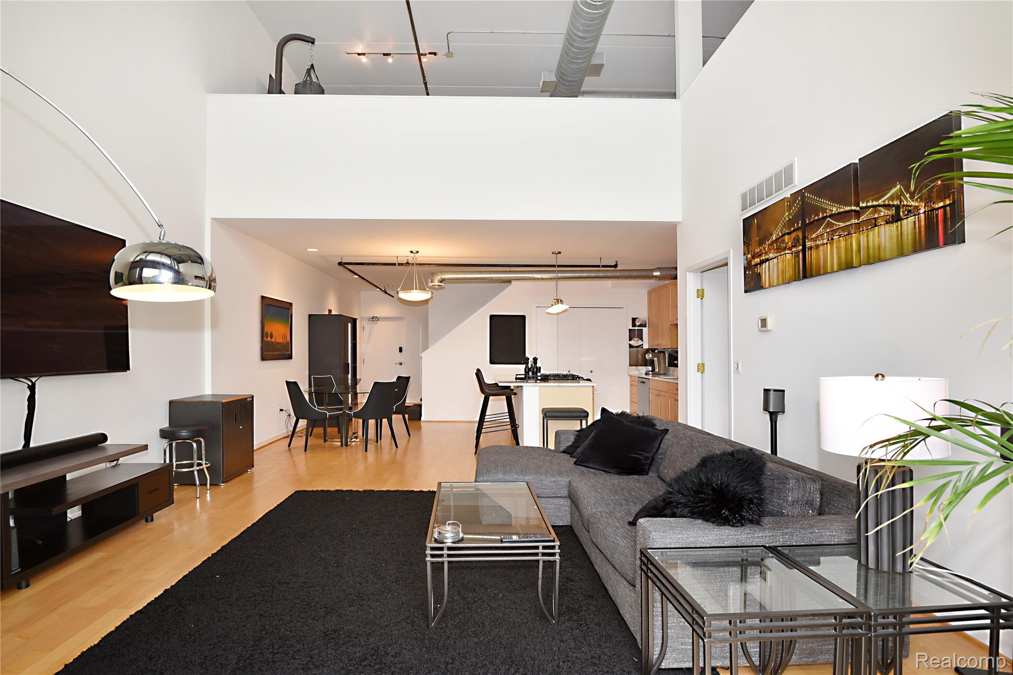 610 S TROY Street Unit: 202