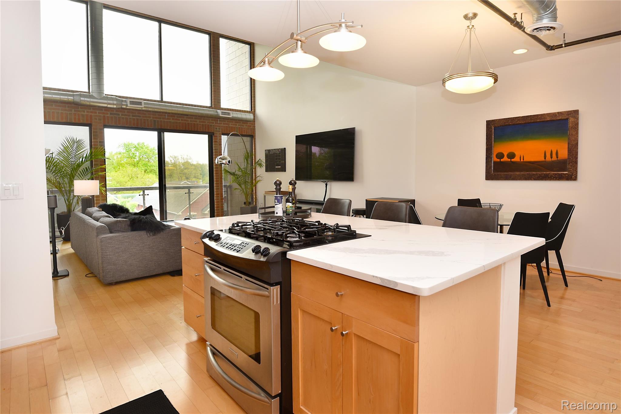610 S TROY Street Unit: 202