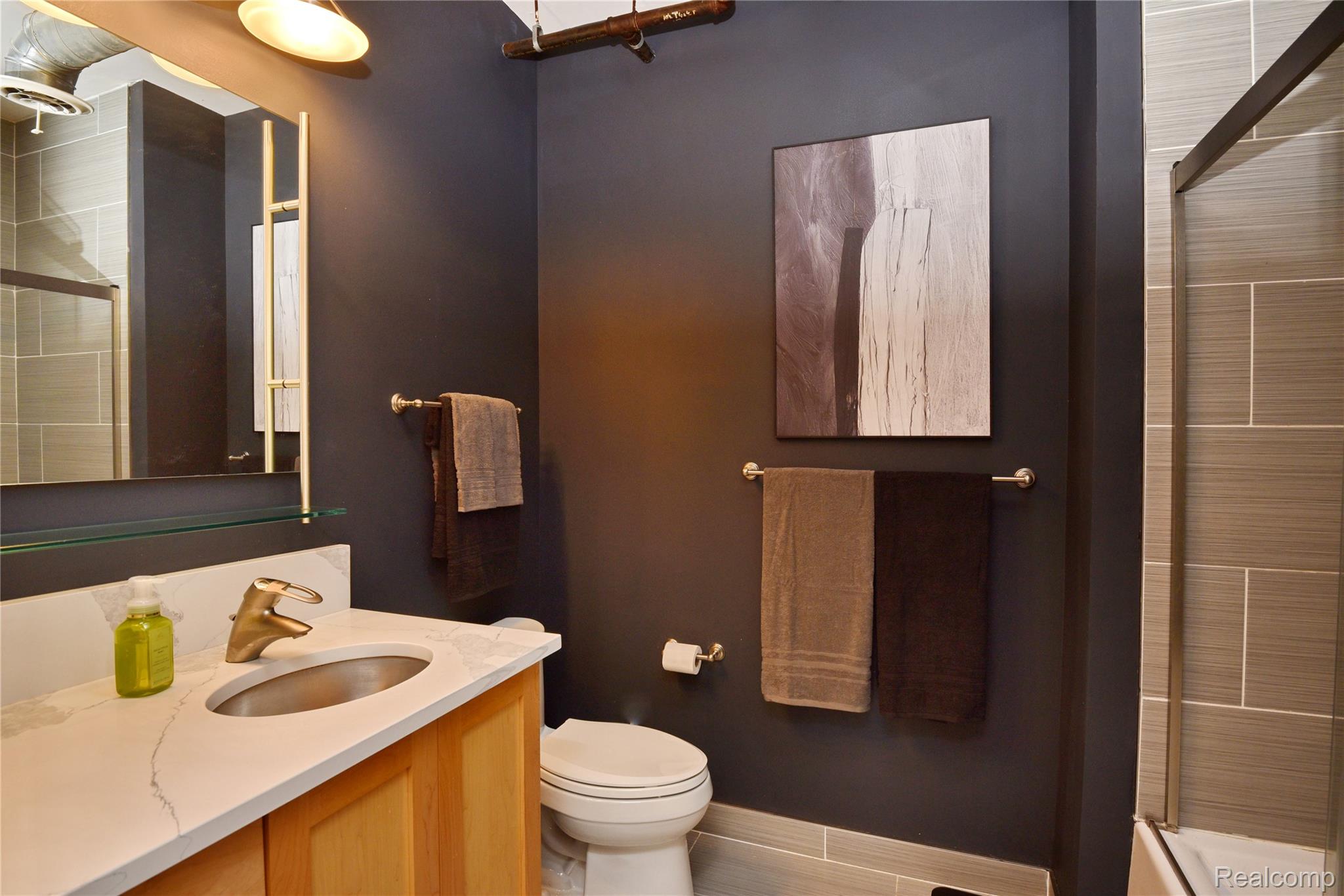 610 S TROY Street Unit: 202