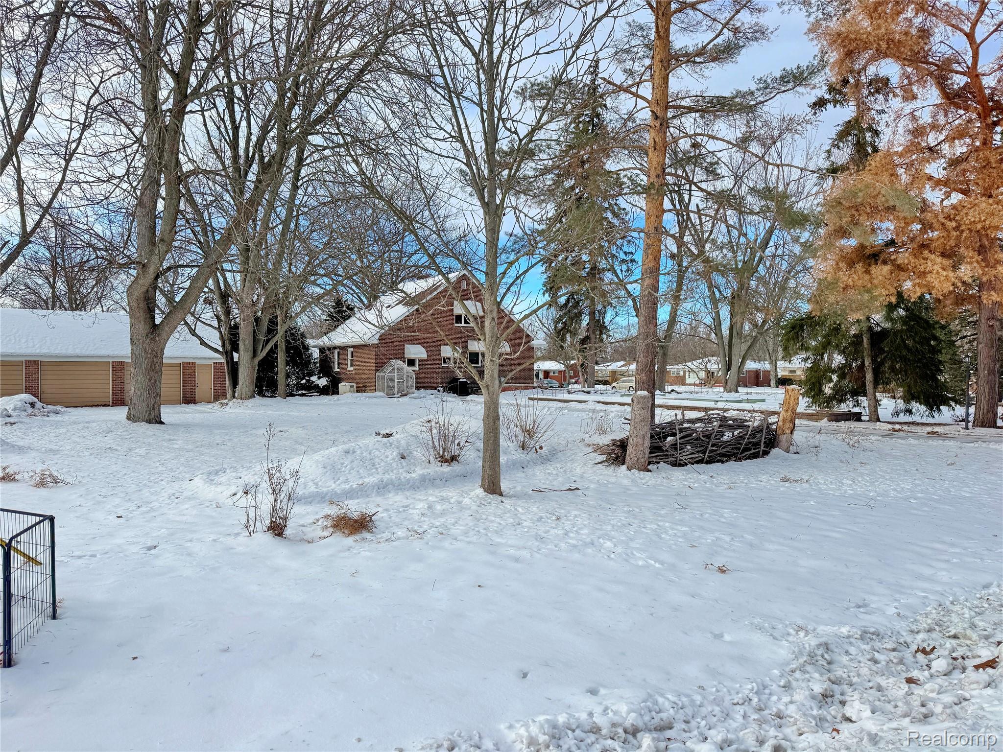 16941 W 13 Mile Road