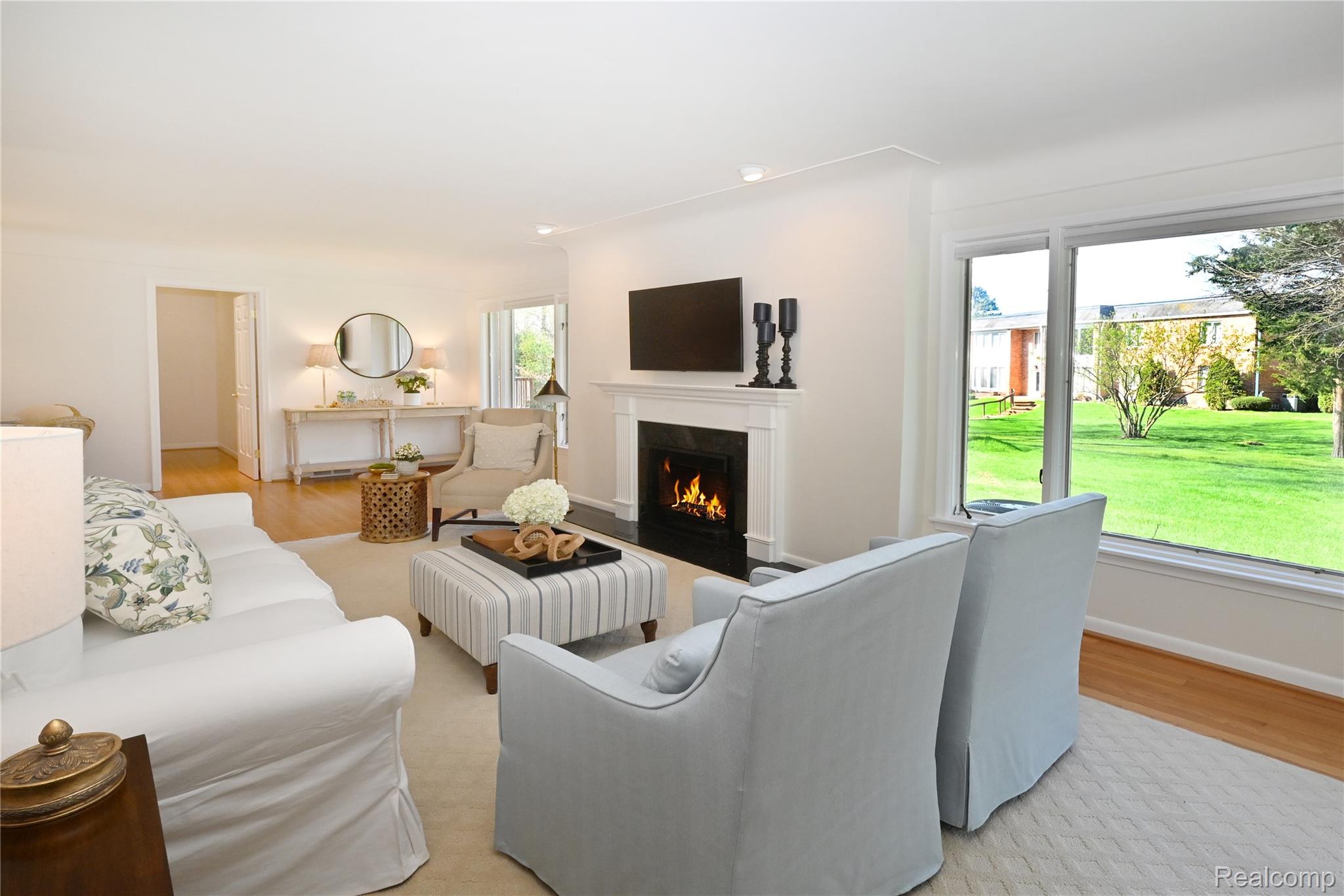 131 E Long Lake Road Unit: 4