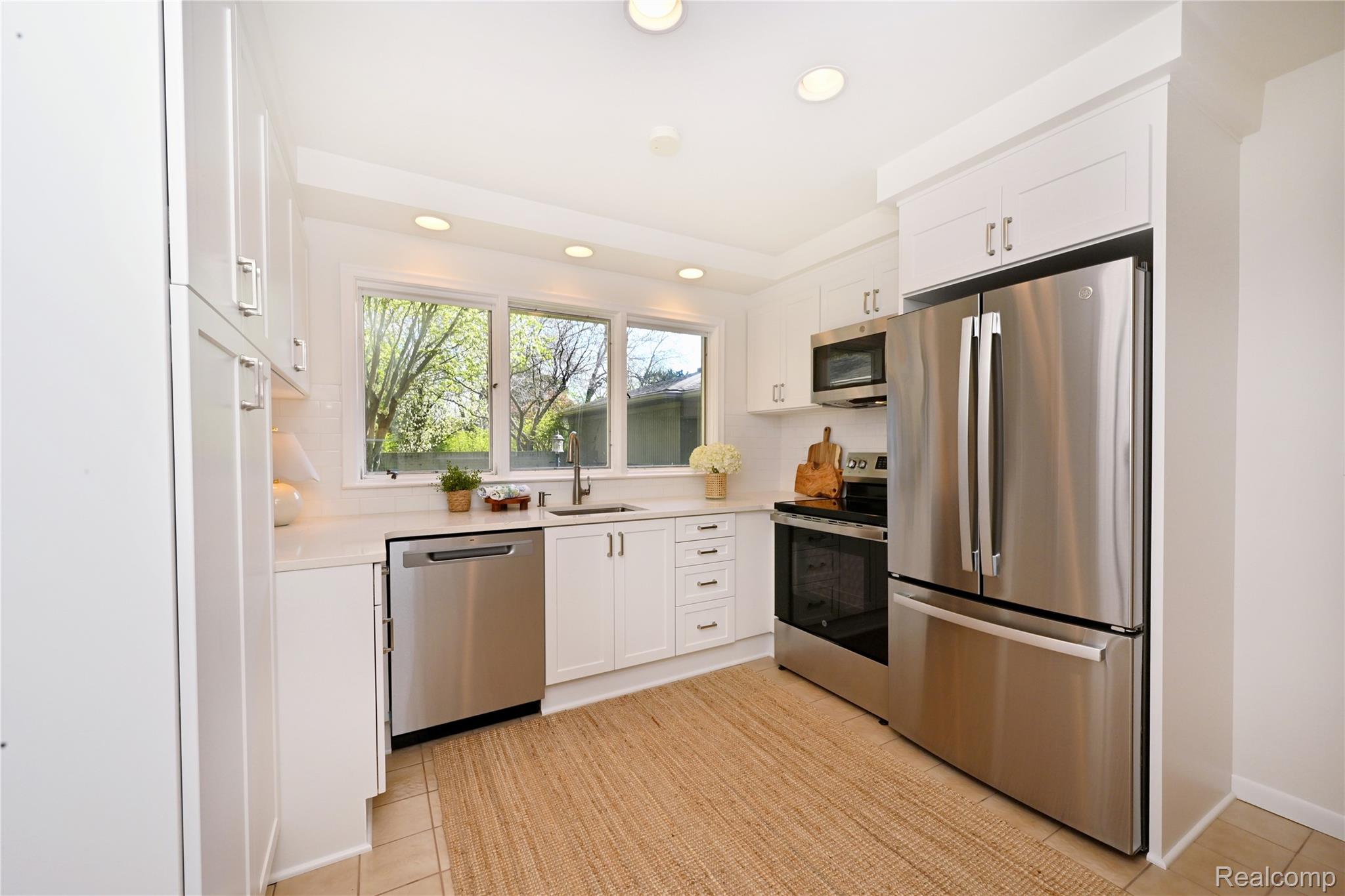 131 E Long Lake Road Unit: 4