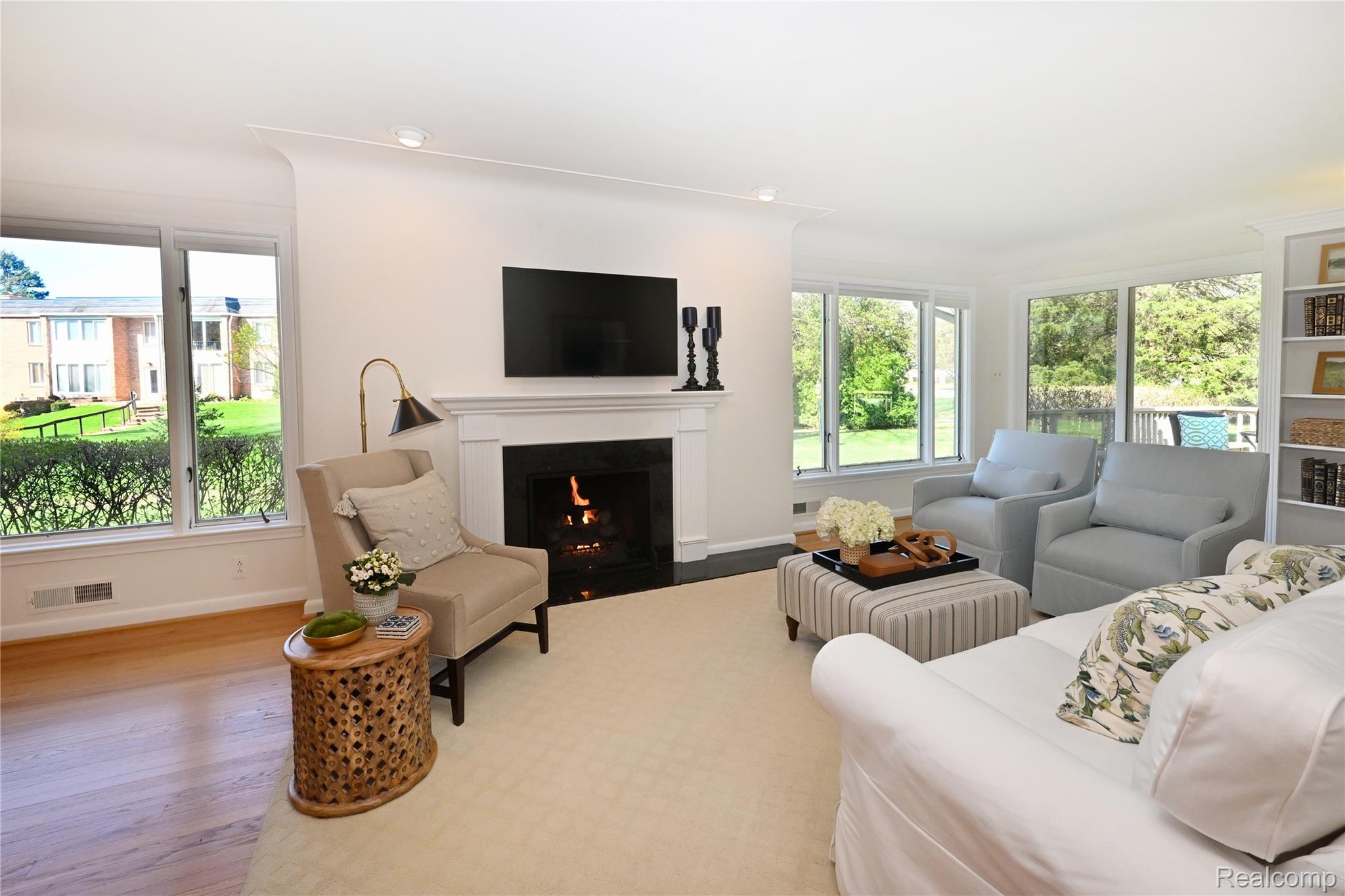 131 E Long Lake Road Unit: 4