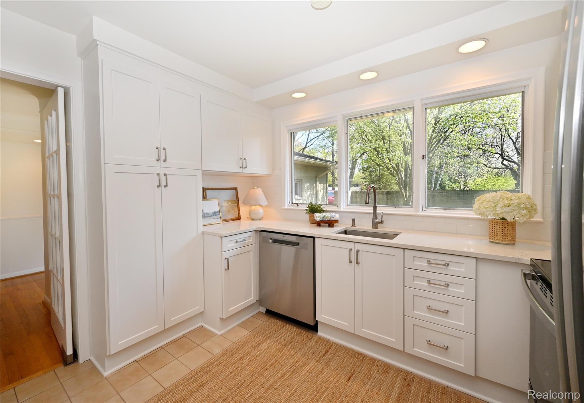 131 E Long Lake Road Unit: 4