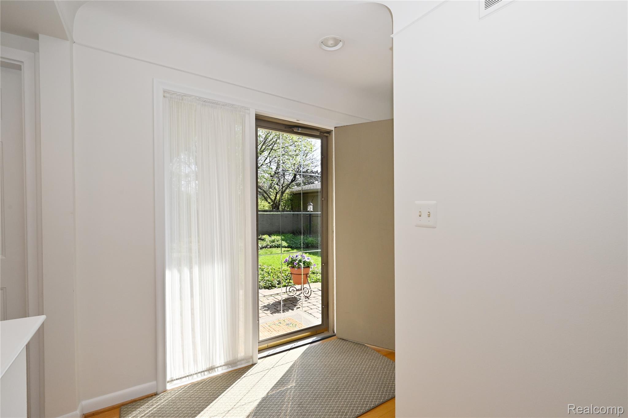 131 E Long Lake Road Unit: 4
