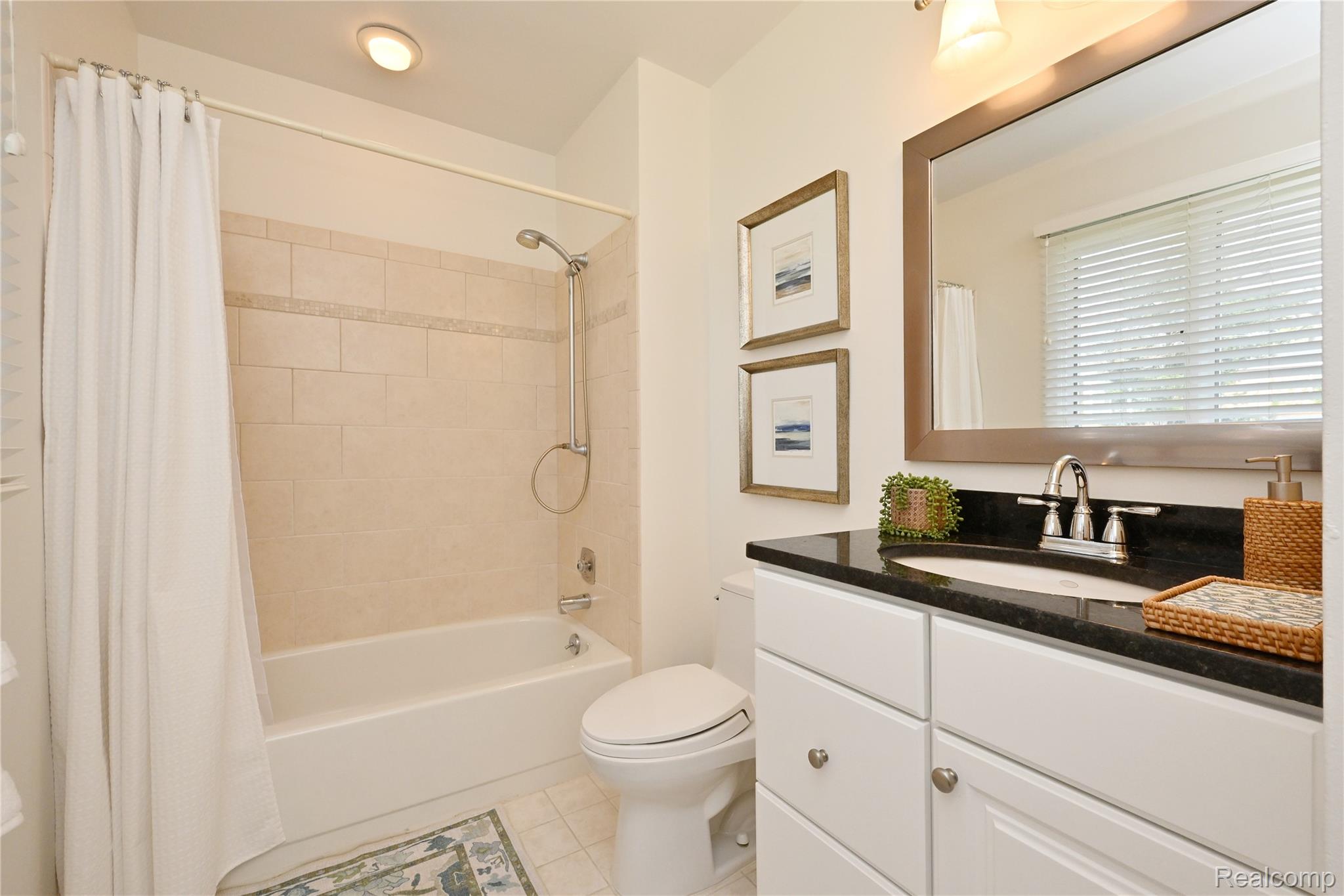 131 E Long Lake Road Unit: 4