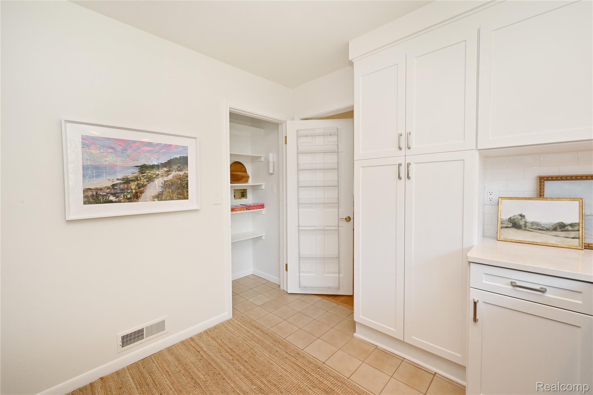 131 E Long Lake Road Unit: 4
