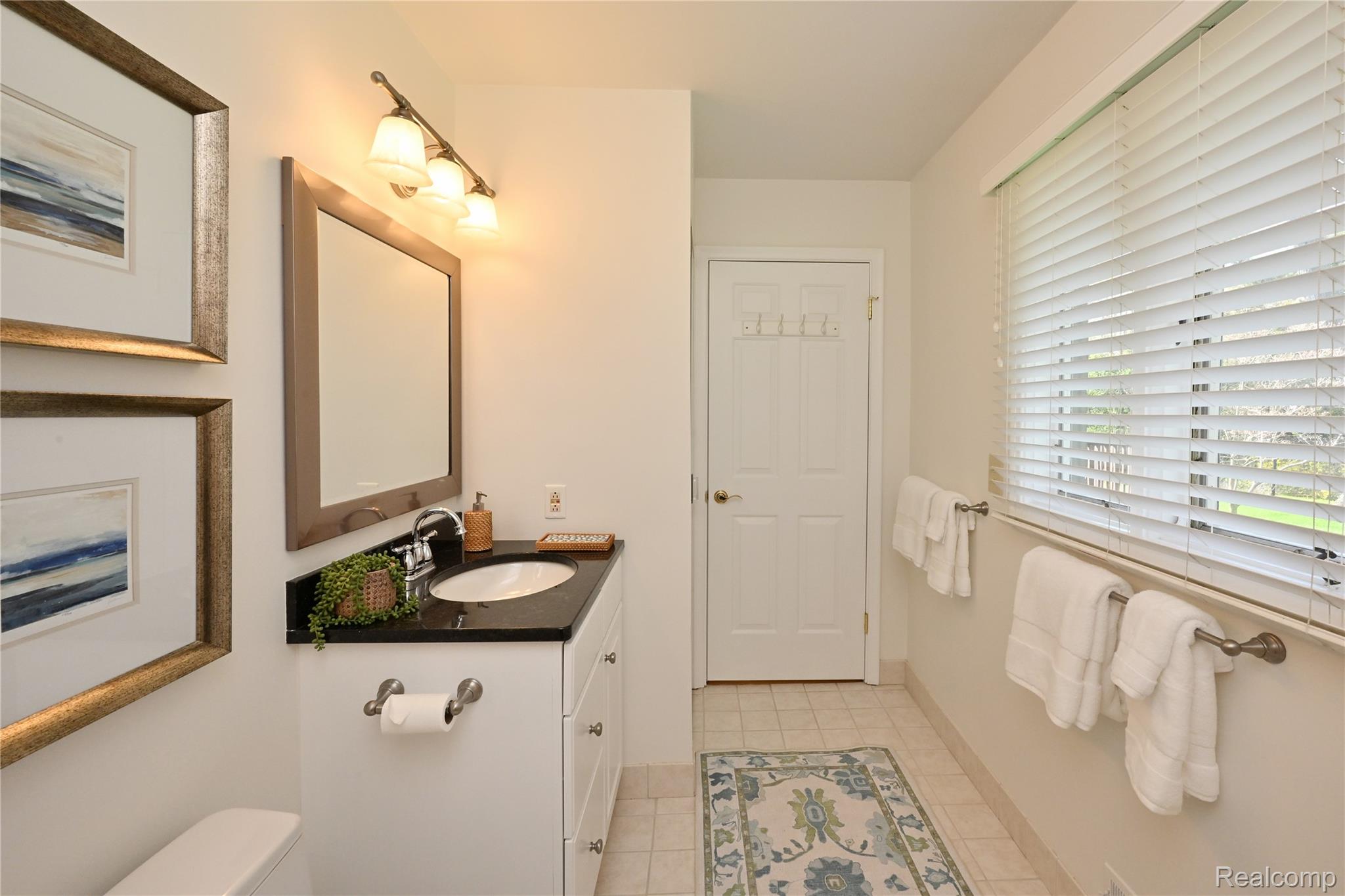 131 E Long Lake Road Unit: 4