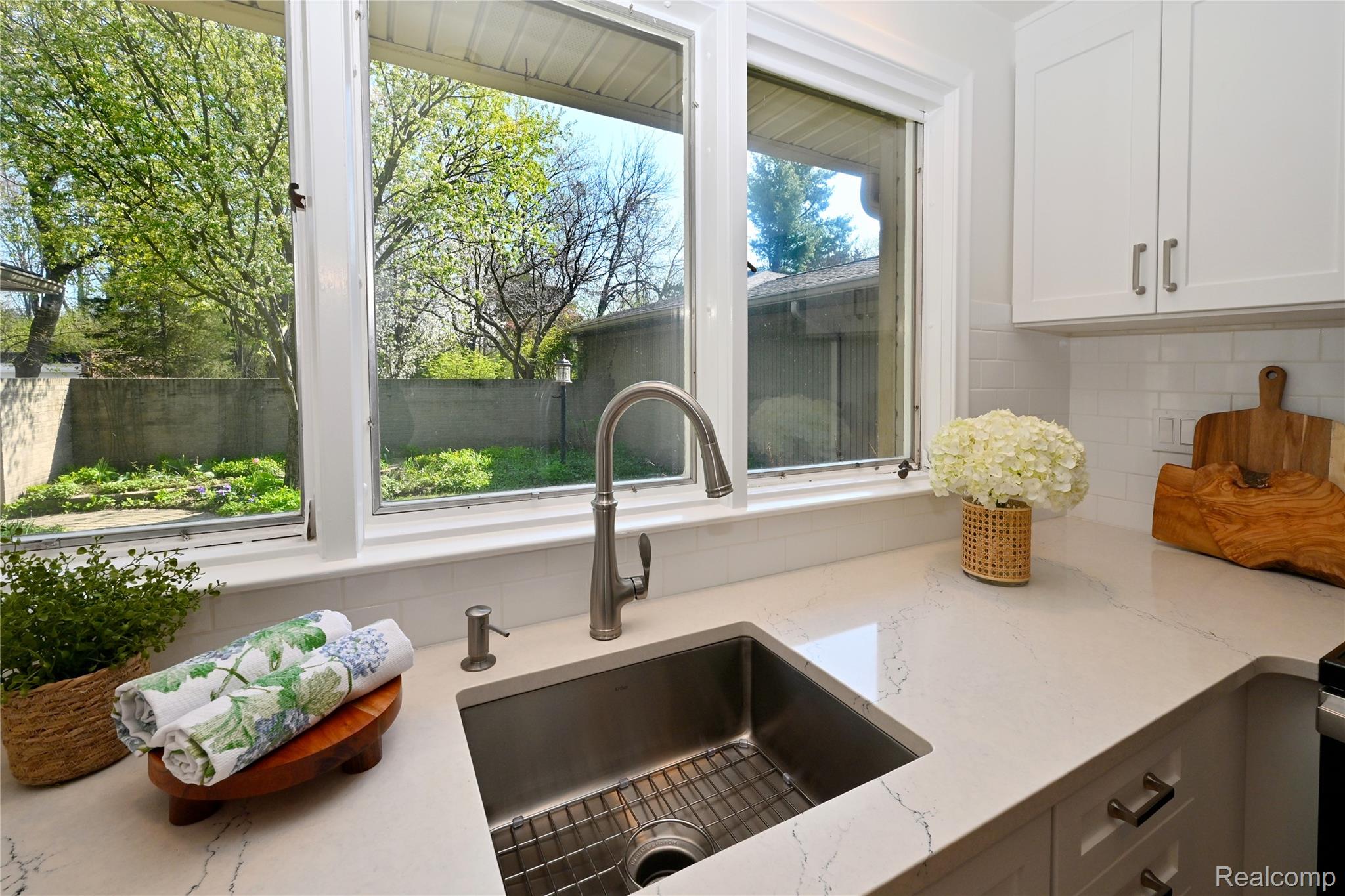 131 E Long Lake Road Unit: 4