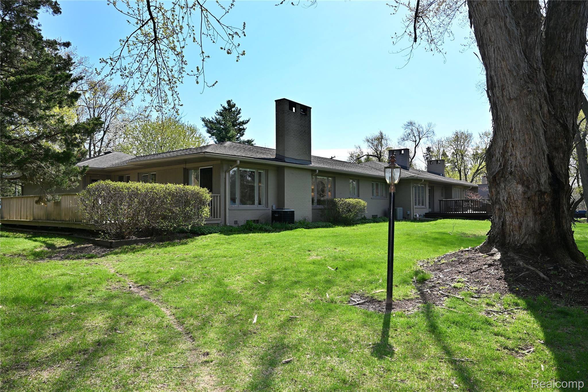 131 E Long Lake Road Unit: 4