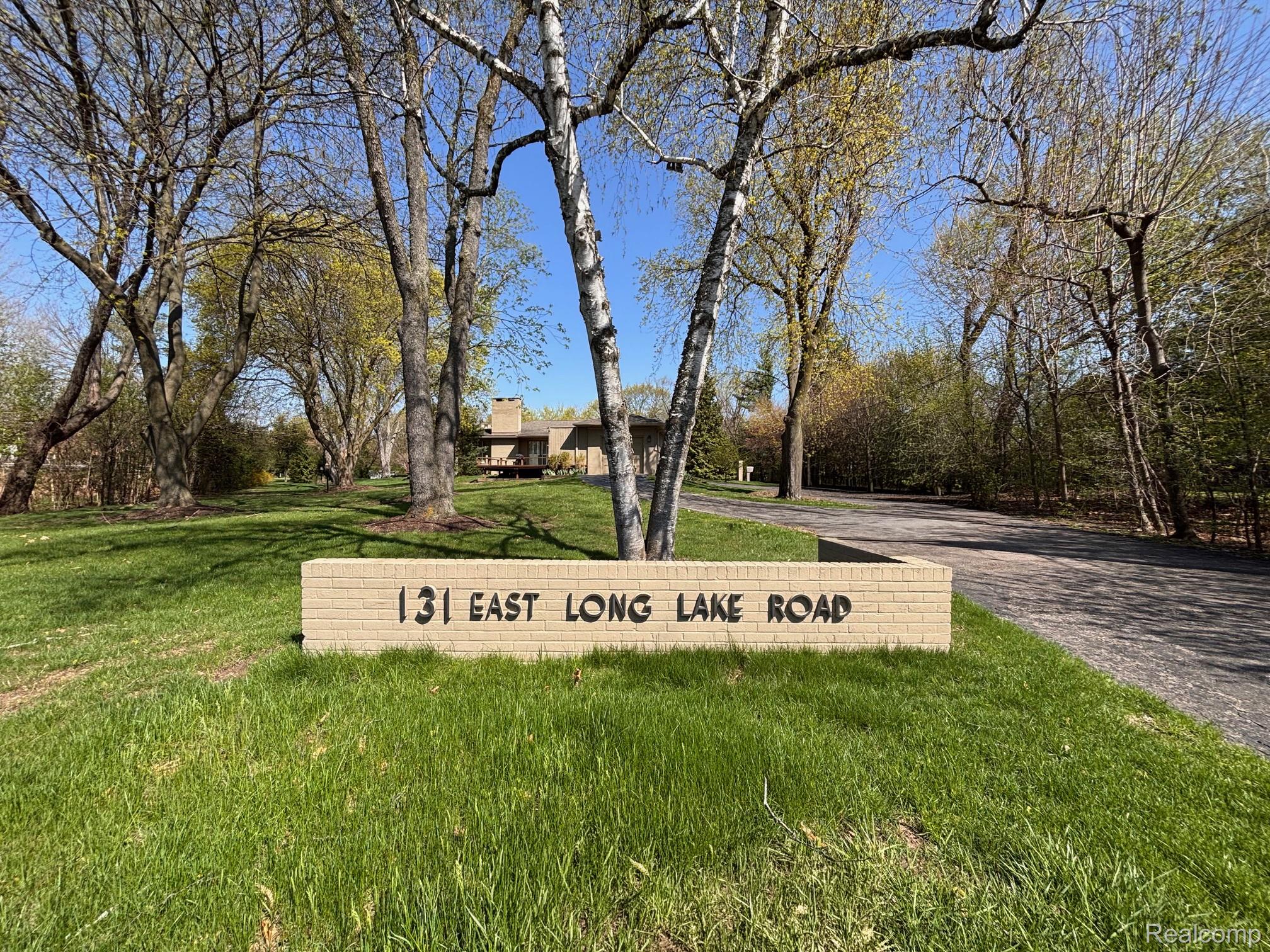131 E Long Lake Road Unit: 4