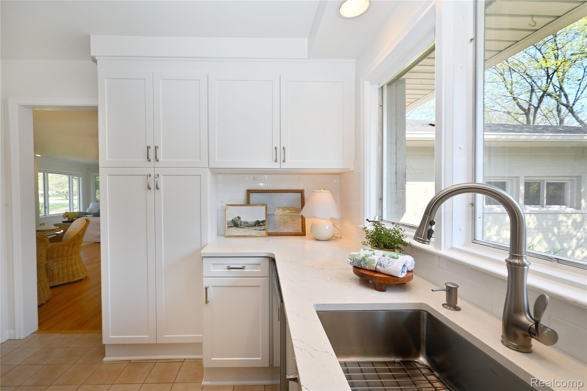 131 E Long Lake Road Unit: 4