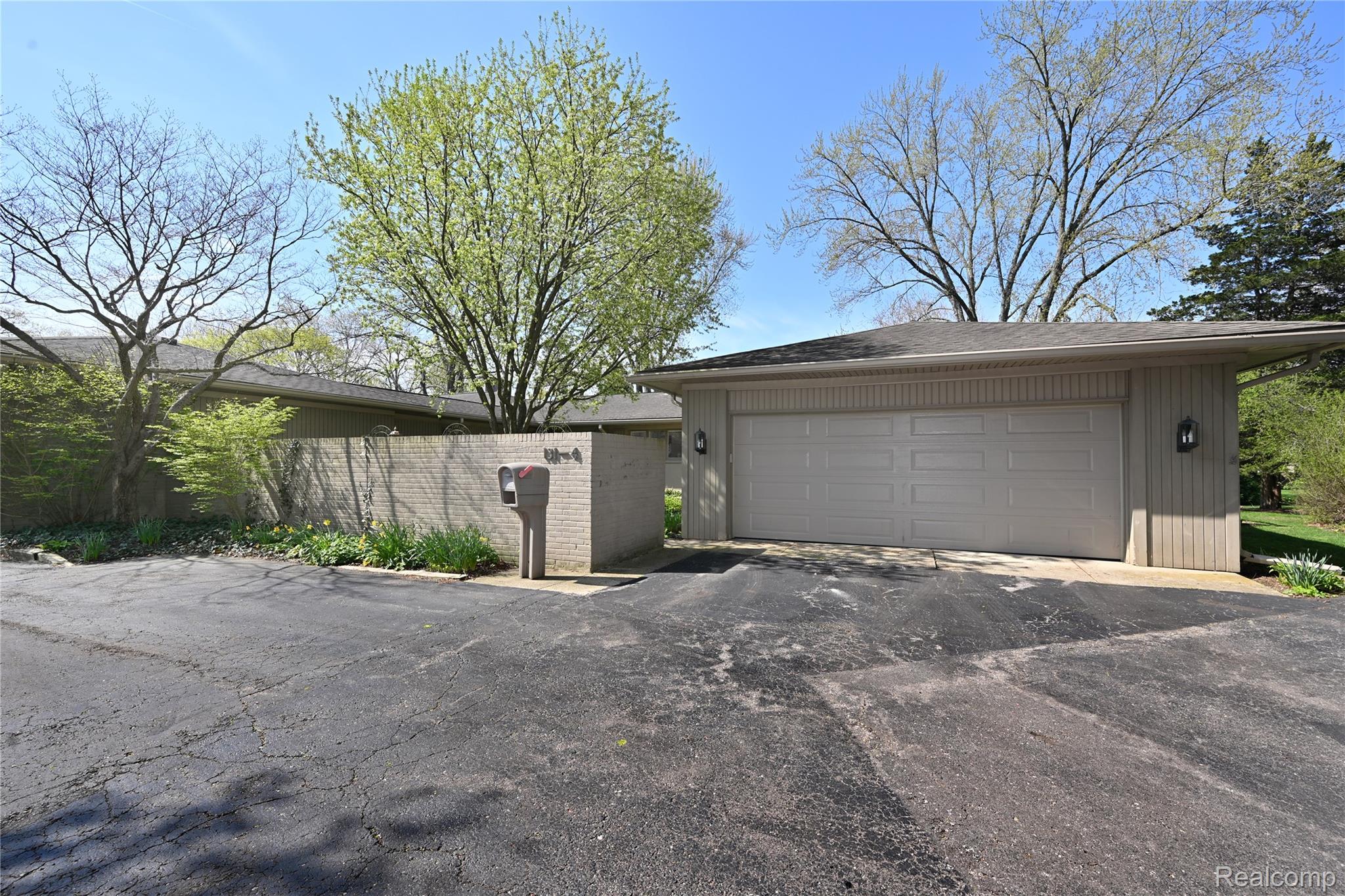 131 E Long Lake Road Unit: 4