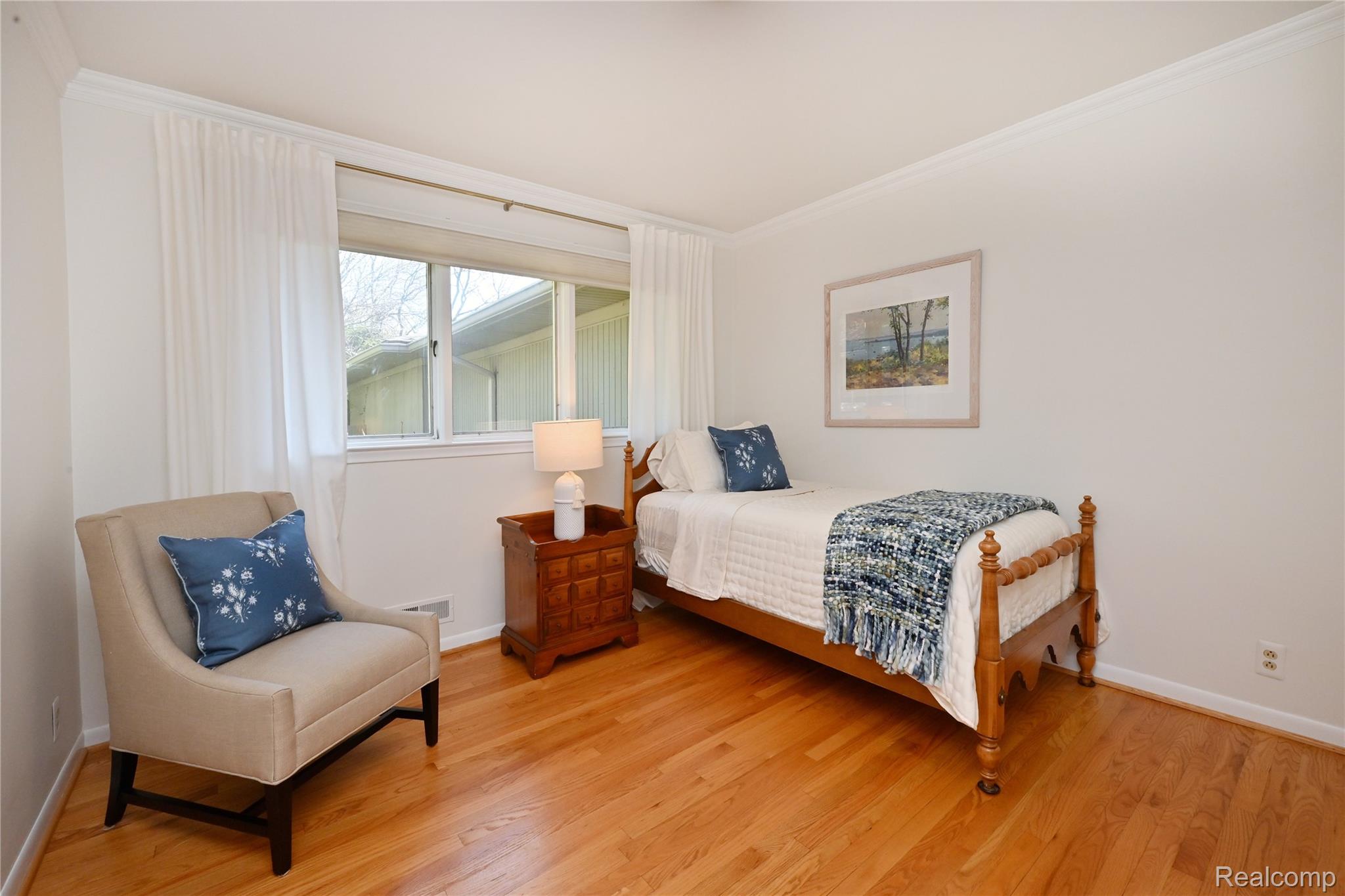 131 E Long Lake Road Unit: 4