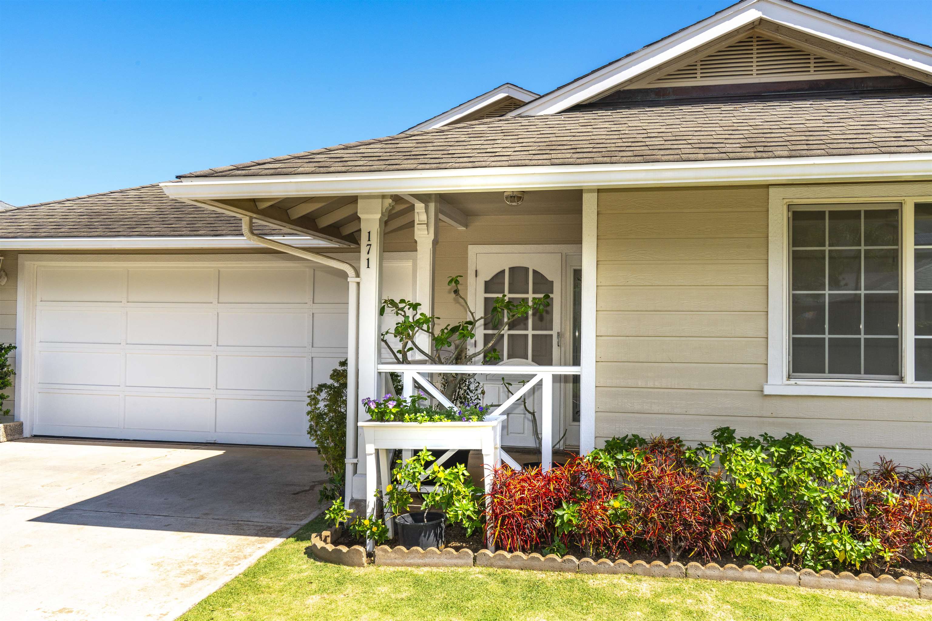 171 Poniu Cir