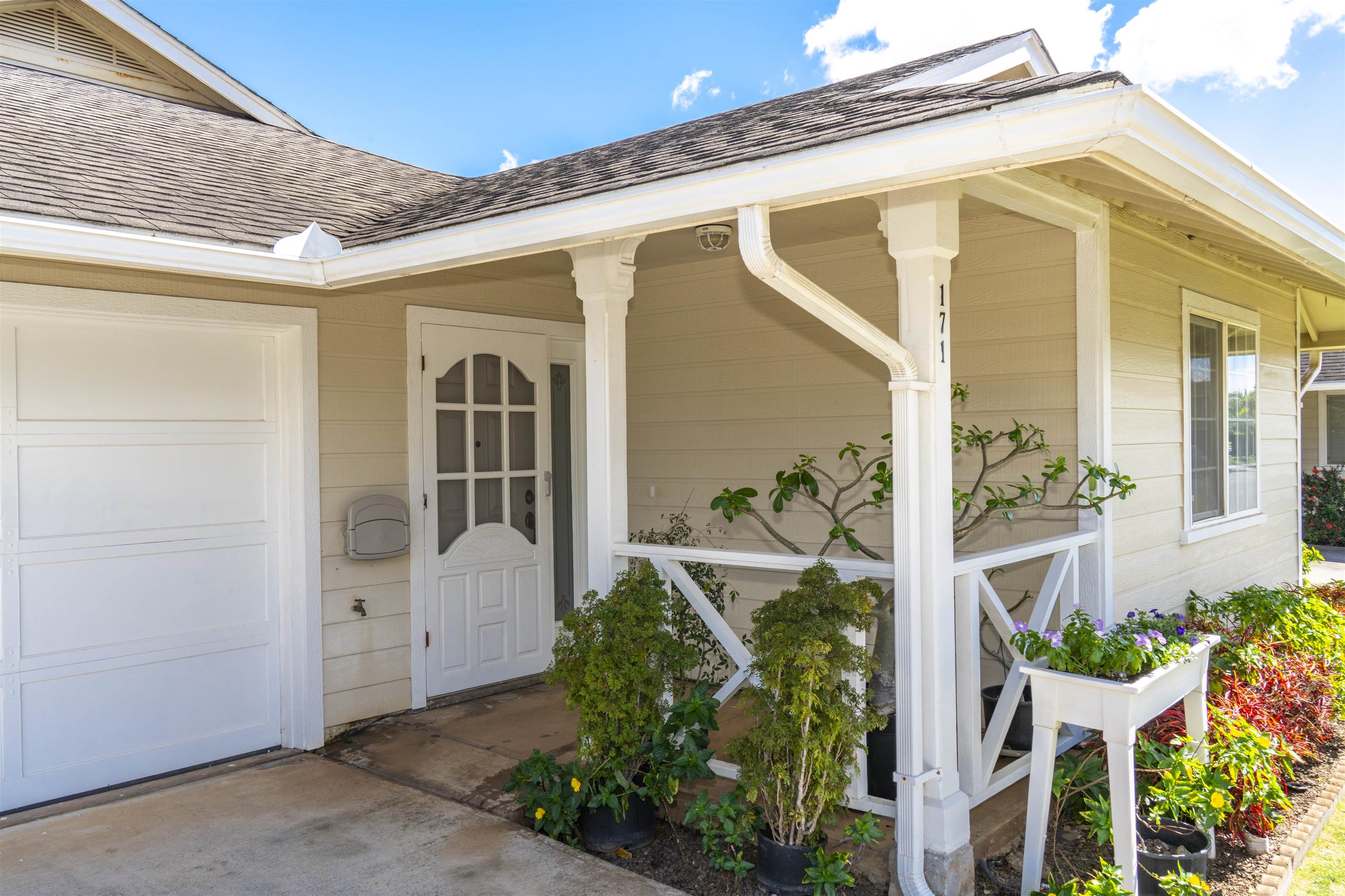 171 Poniu Cir