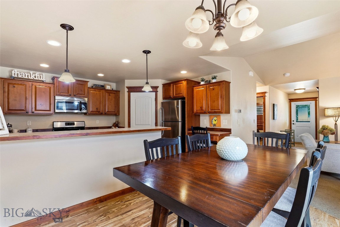 1007 Cottonwood Road