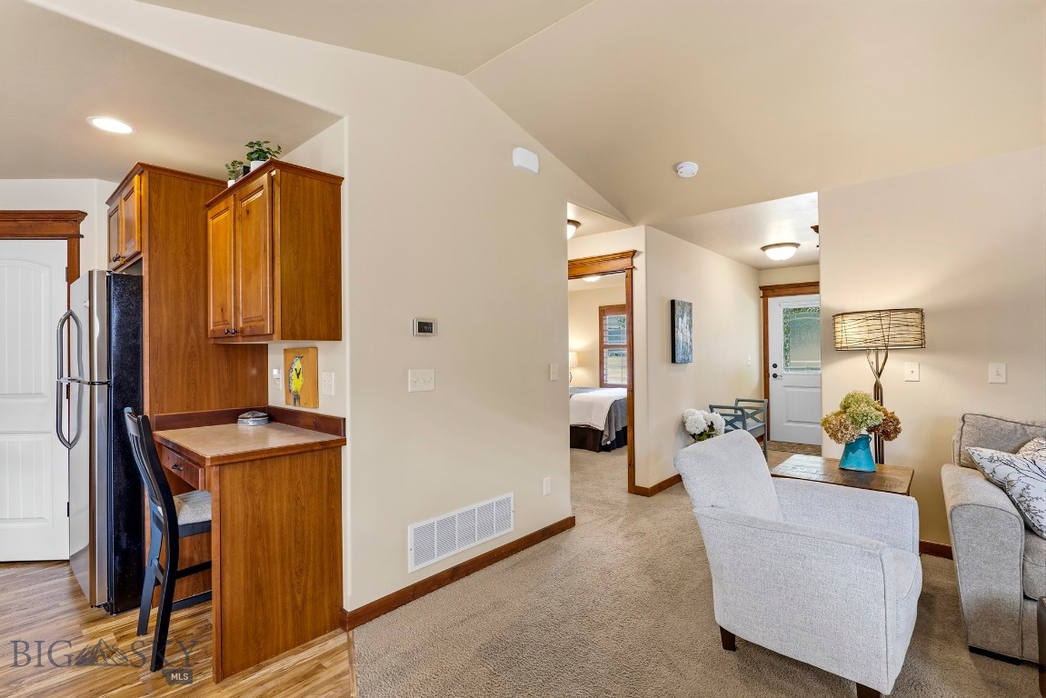 1007 Cottonwood Road
