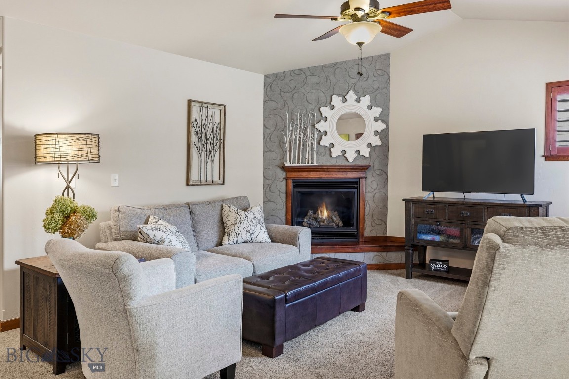 1007 Cottonwood Road