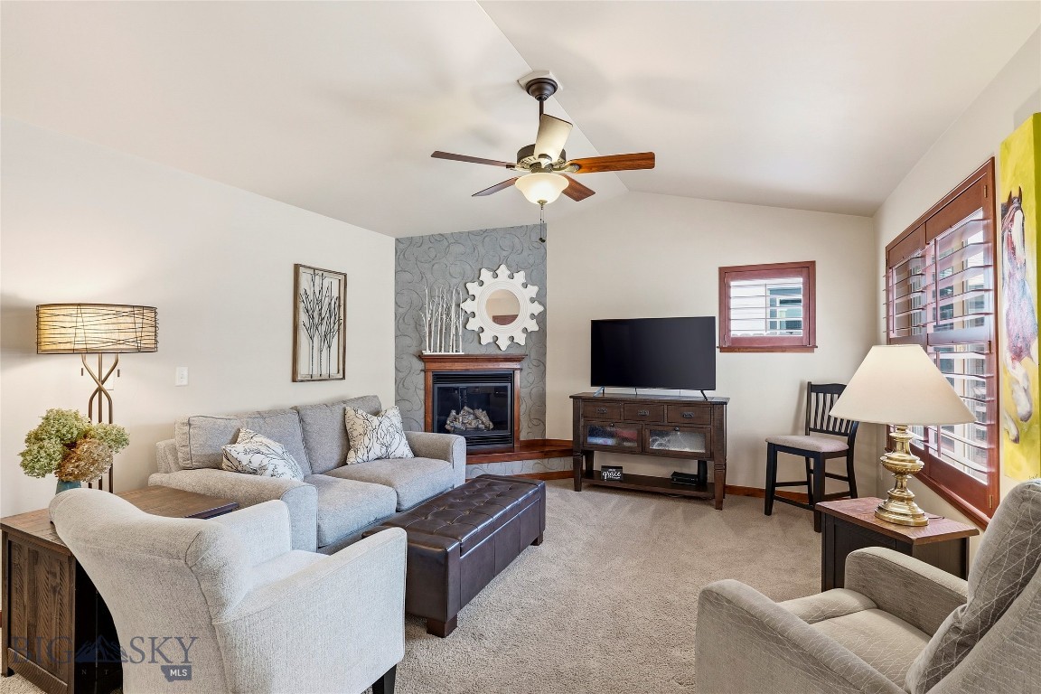 1007 Cottonwood Road