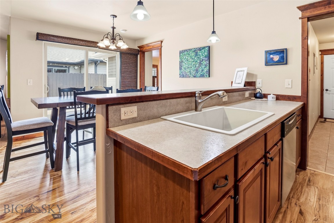 1007 Cottonwood Road
