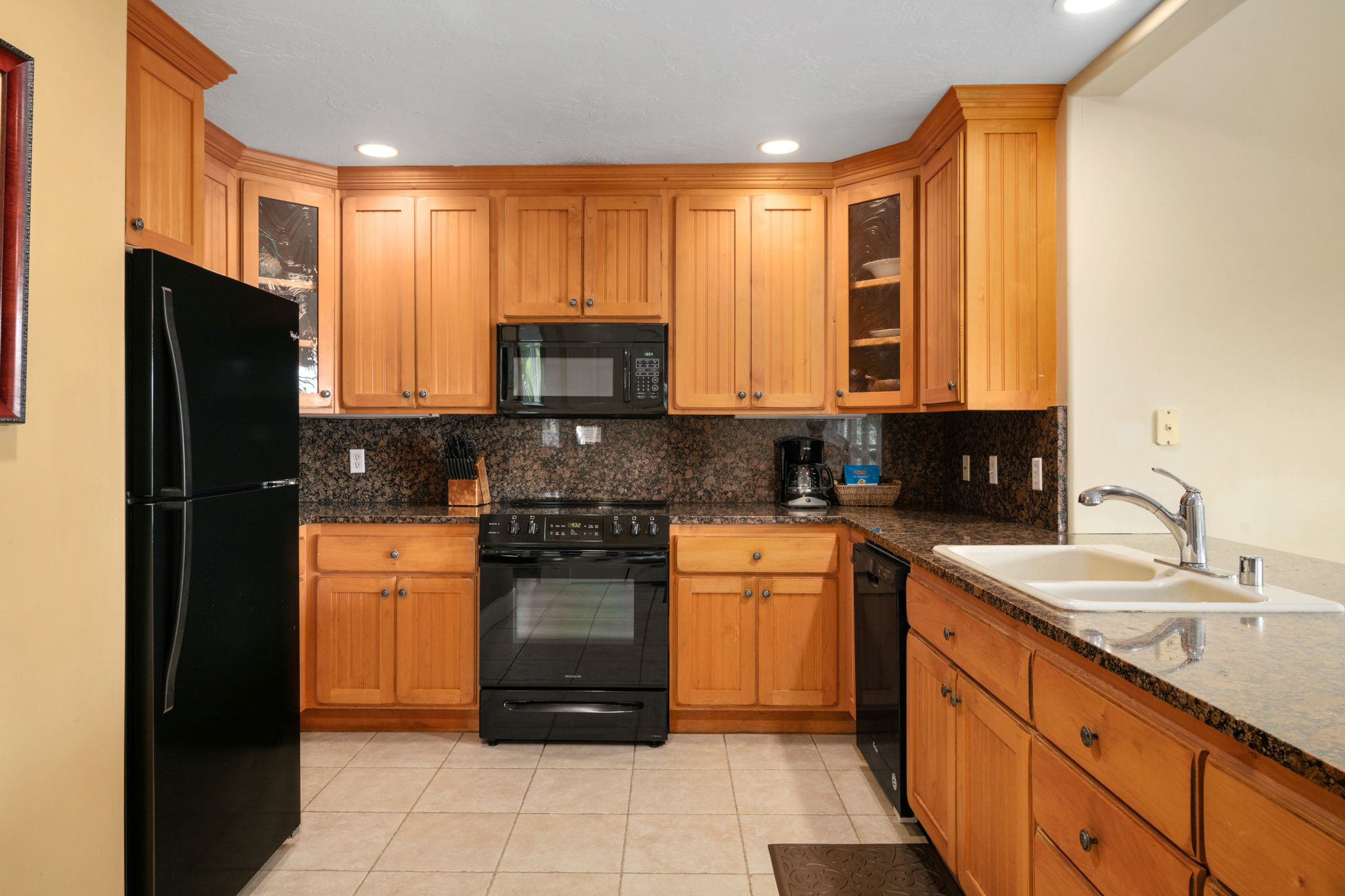 1831 POIPU RD 823